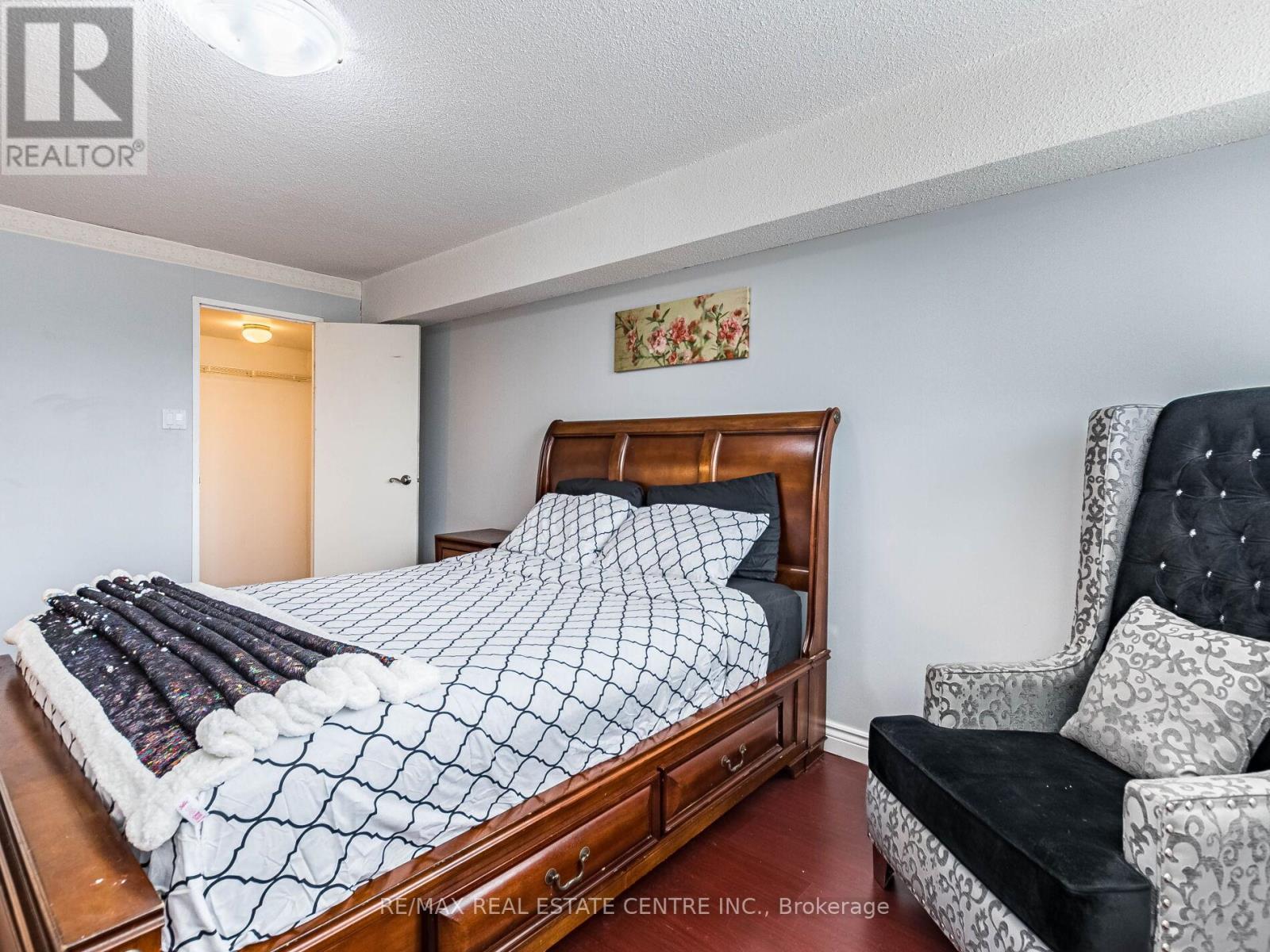 211 - 3695 Kaneff Crescent N, Mississauga (City Centre), Ontario  L5A 4B6 - Photo 29 - W12405029