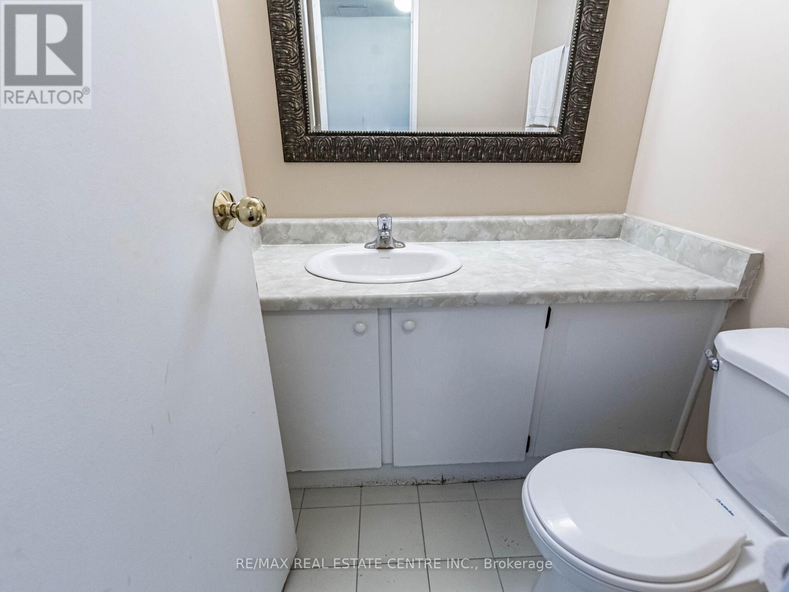 211 - 3695 Kaneff Crescent N, Mississauga (City Centre), Ontario  L5A 4B6 - Photo 32 - W12405029