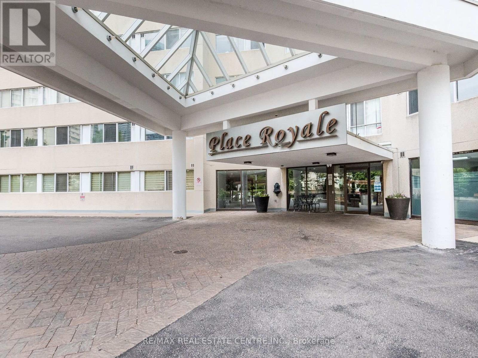 211 - 3695 Kaneff Crescent N, Mississauga (City Centre), Ontario  L5A 4B6 - Photo 4 - W12405029