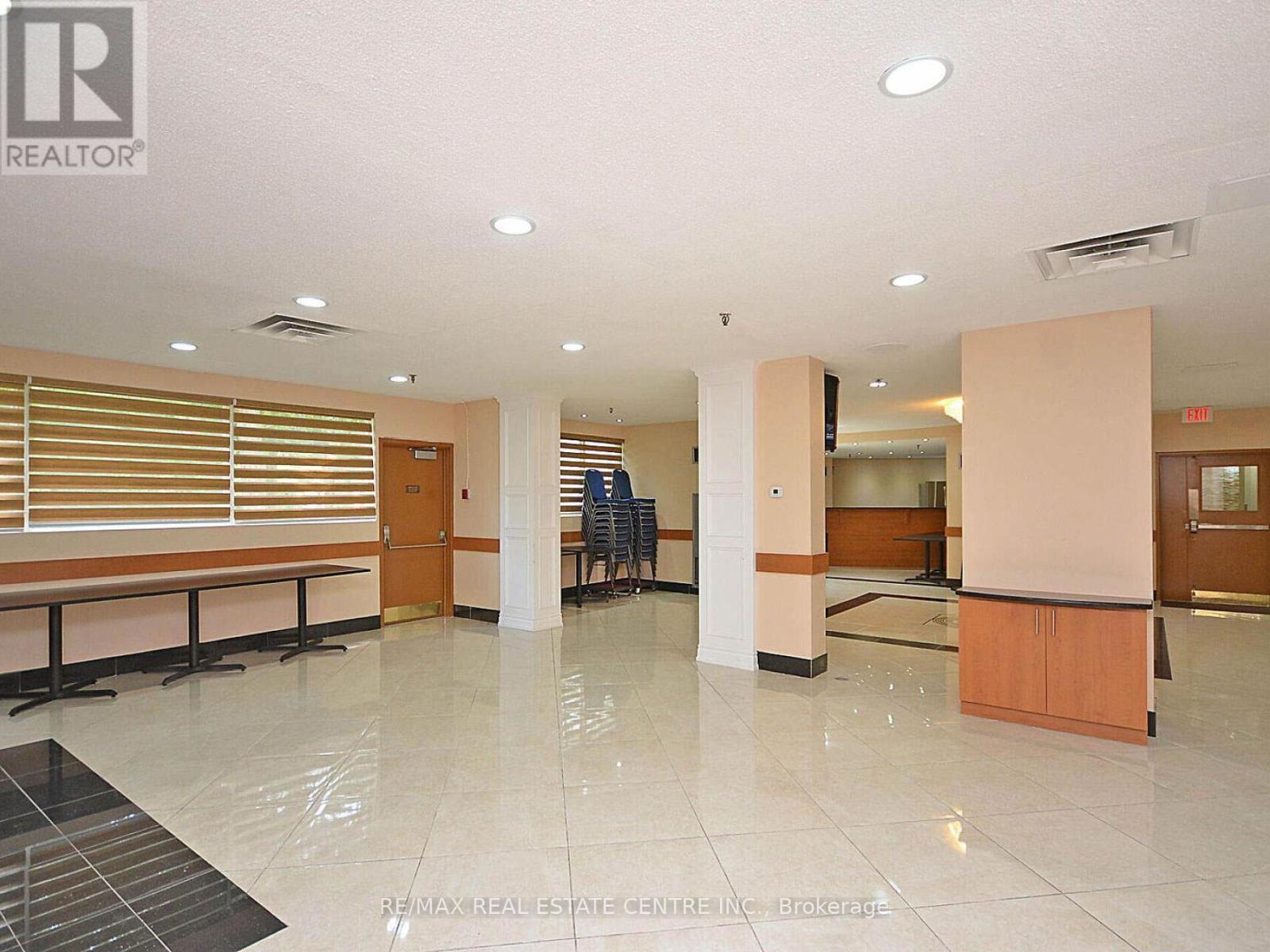 211 - 3695 Kaneff Crescent N, Mississauga (City Centre), Ontario  L5A 4B6 - Photo 43 - W12405029