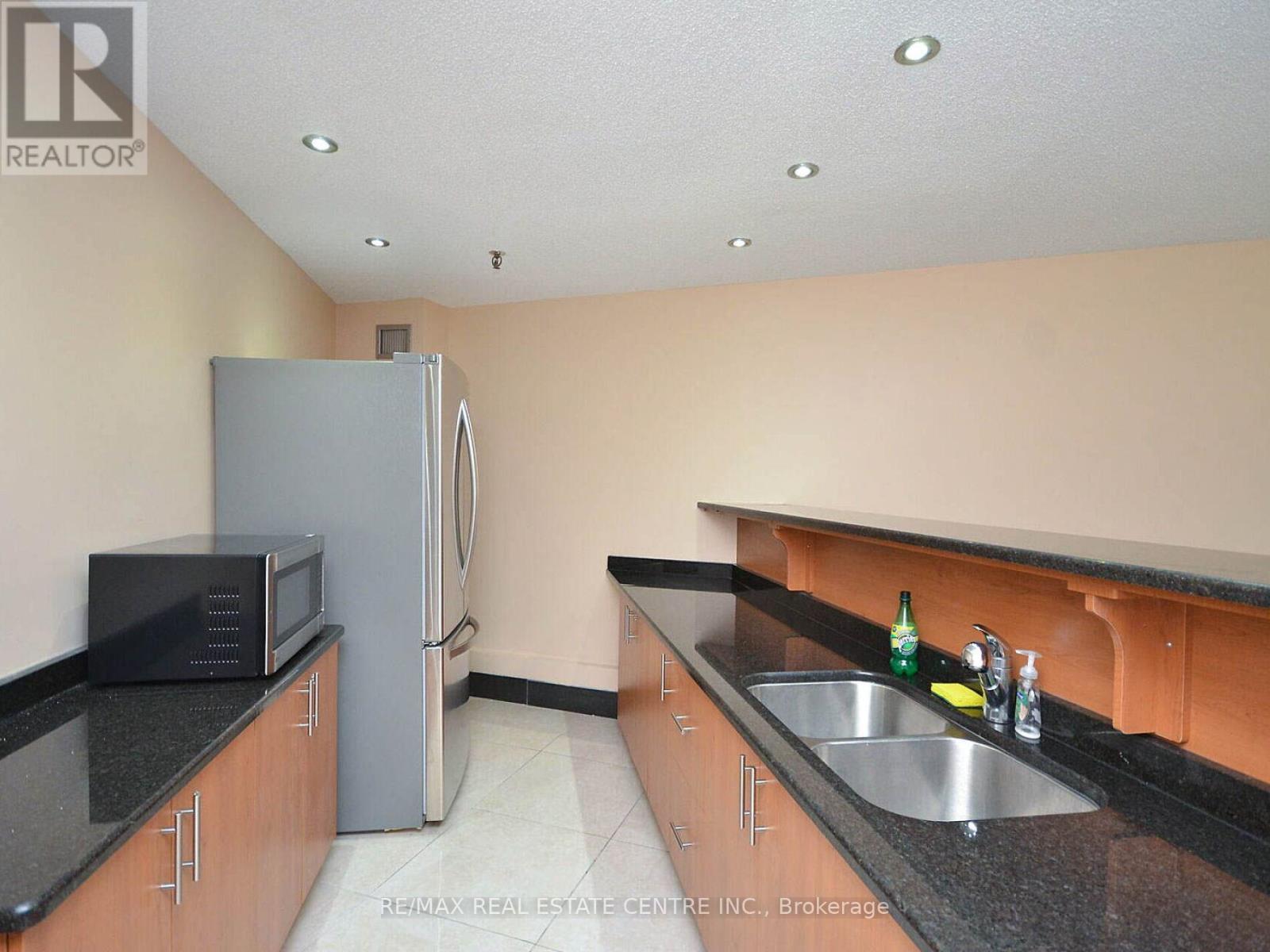 211 - 3695 Kaneff Crescent N, Mississauga (City Centre), Ontario  L5A 4B6 - Photo 44 - W12405029