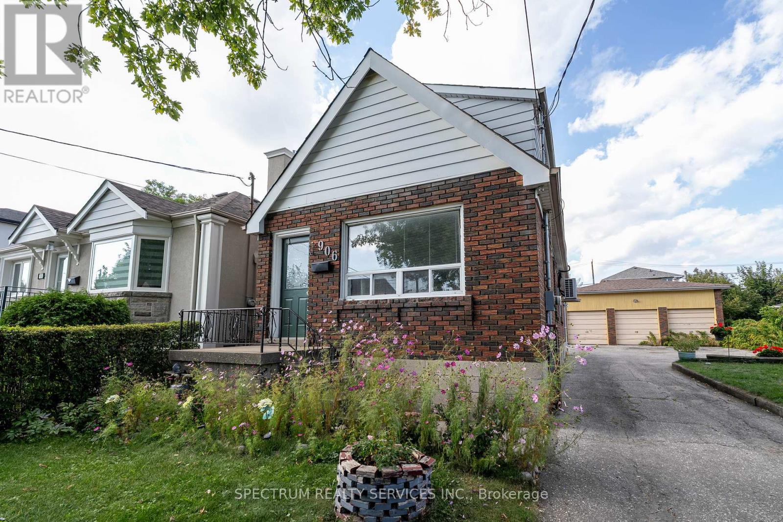 906 Glencairn Avenue, Toronto, Ontario  M6B 2A7 - Photo 1 - W12405046