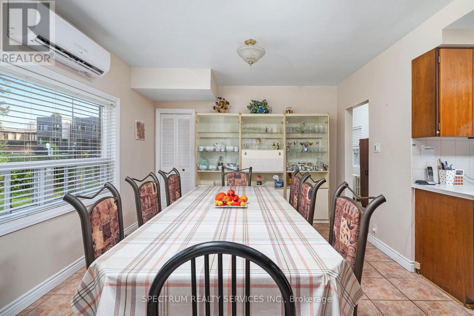 906 Glencairn Avenue, Toronto, Ontario  M6B 2A7 - Photo 14 - W12405046