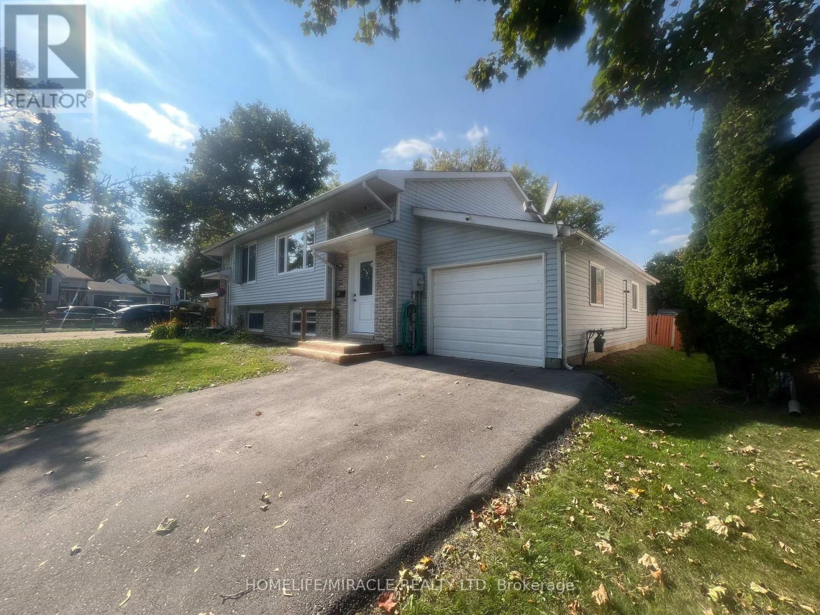 33 Quarry Drive, Orangeville, Ontario  L9W 3S6 - Photo 2 - W12405133
