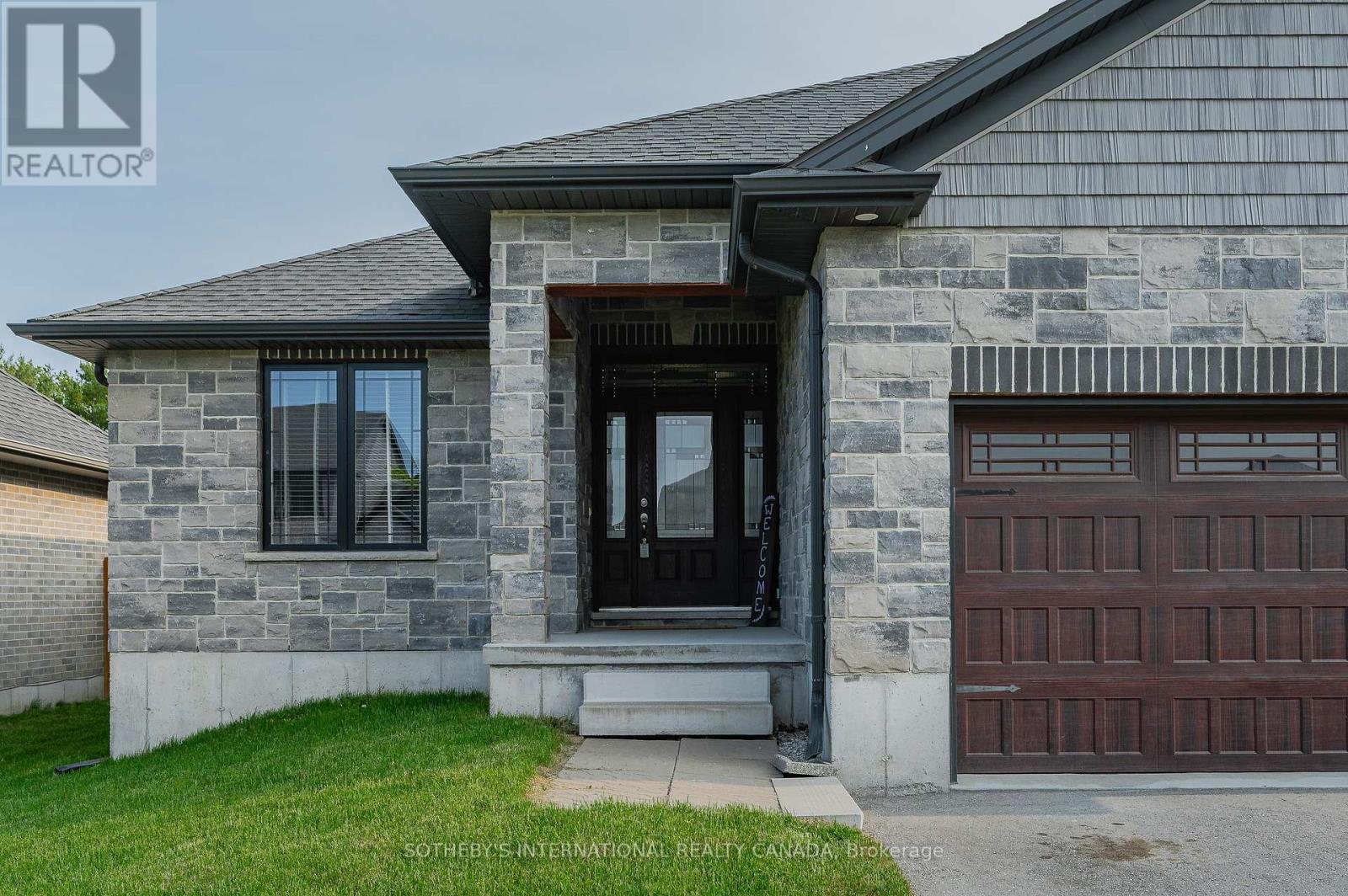 57 Lock Street, East Zorra-Tavistock, Ontario  N0J 1M0 - Photo 5 - X12405034