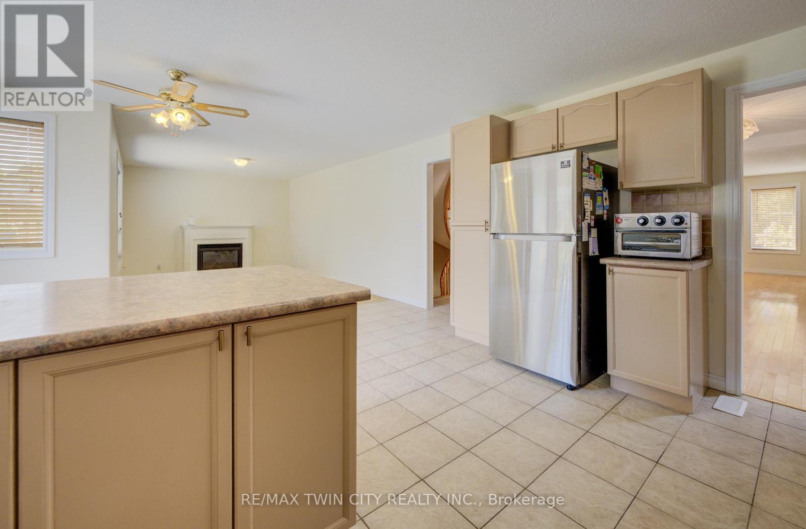 216 Mcnichol Drive, Cambridge, Ontario  N1P 1J3 - Photo 12 - X12405051
