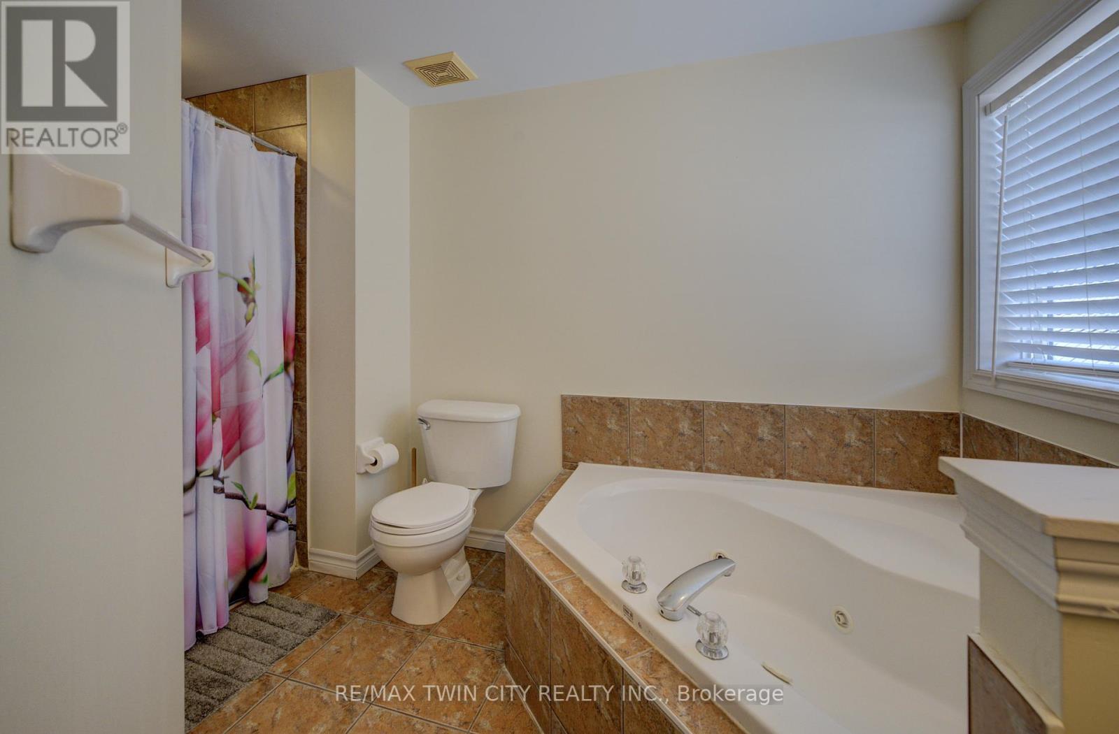 216 Mcnichol Drive, Cambridge, Ontario  N1P 1J3 - Photo 17 - X12405051