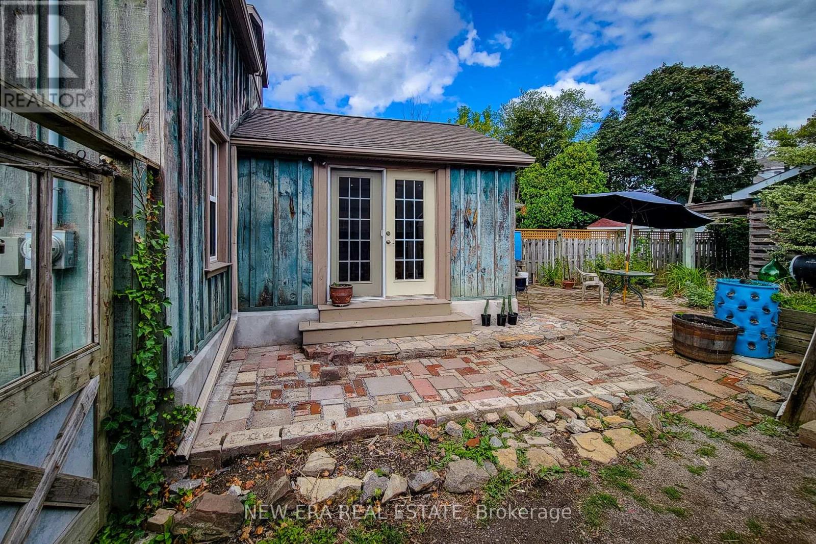16 Welland Street S, Thorold, Ontario  L2V 2B4 - Photo 13 - X12405062