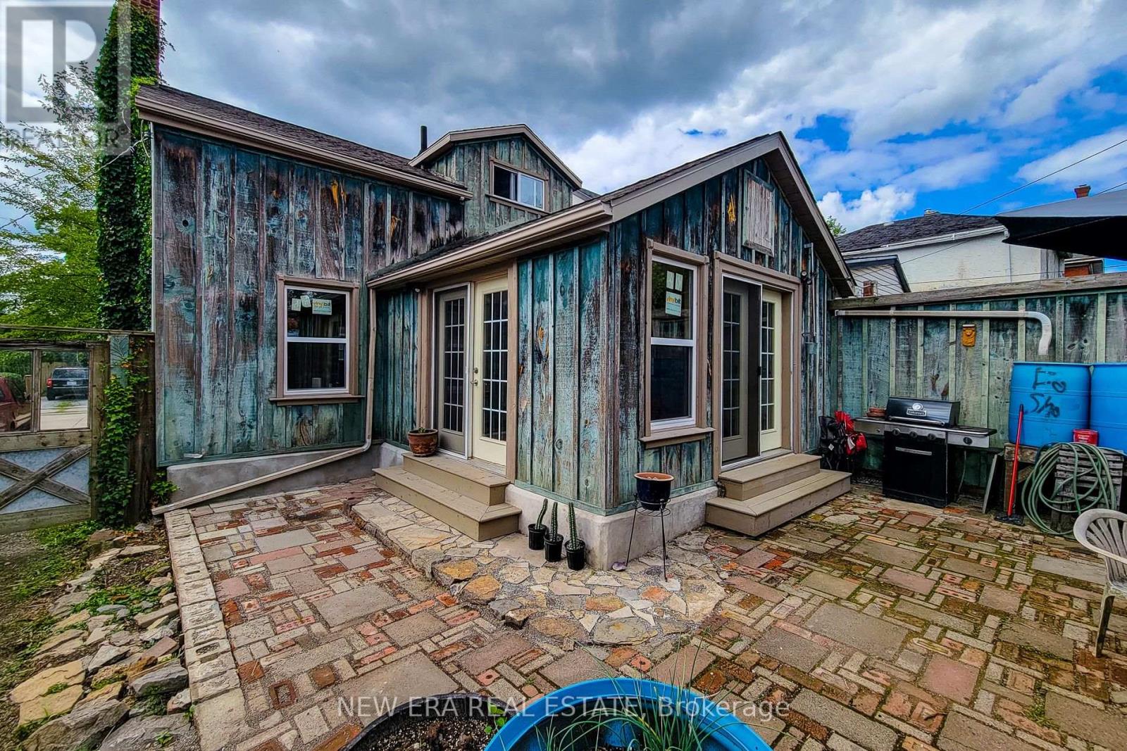16 Welland Street S, Thorold, Ontario  L2V 2B4 - Photo 14 - X12405062