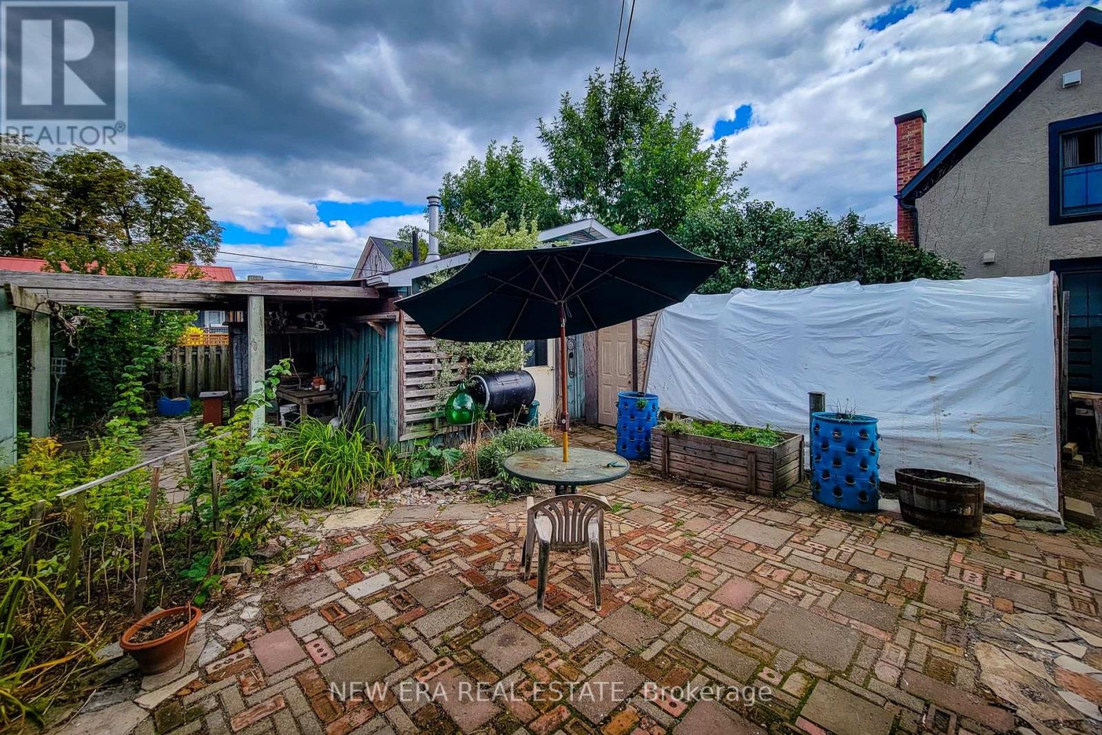 16 Welland Street S, Thorold, Ontario  L2V 2B4 - Photo 16 - X12405062