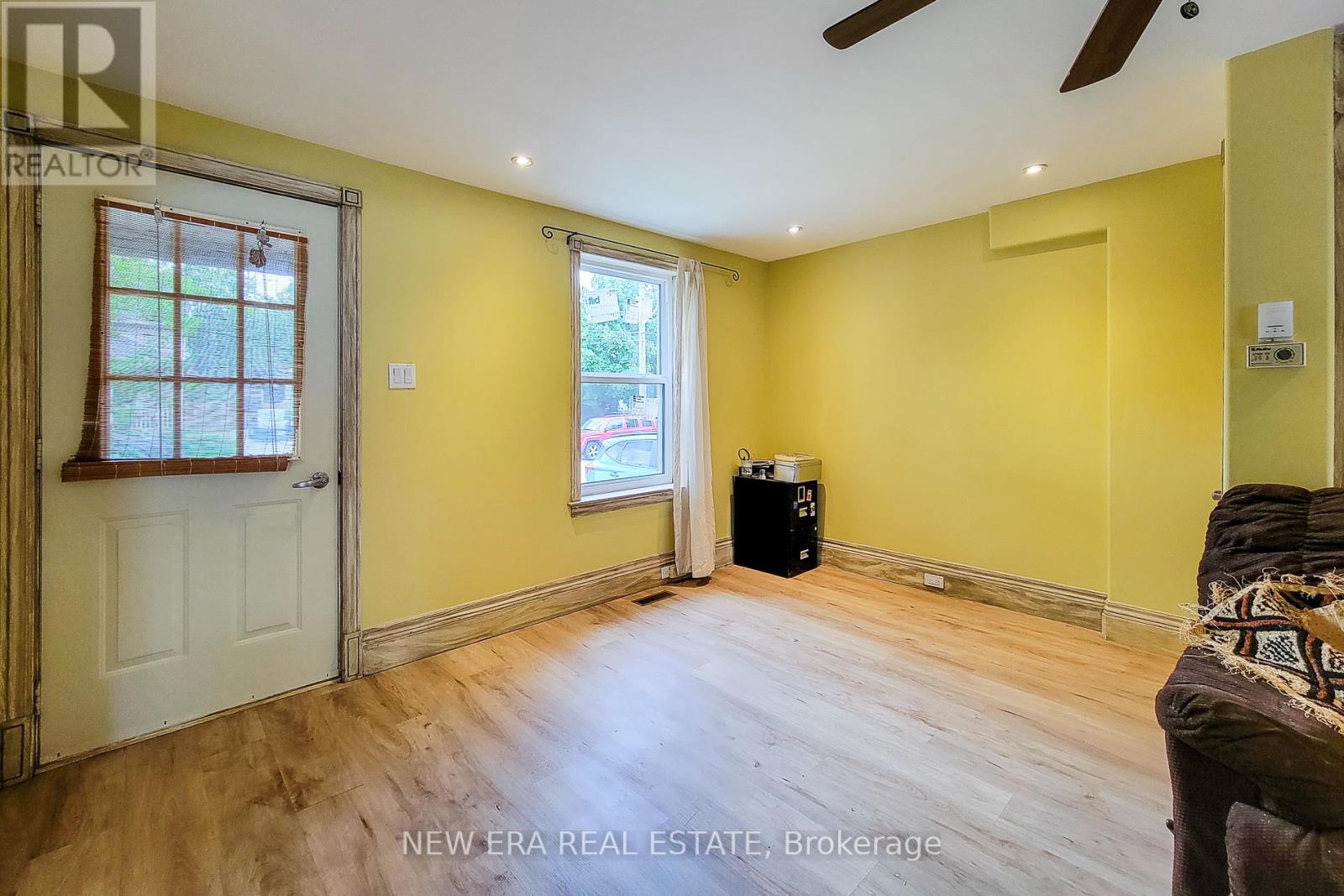16 Welland Street S, Thorold, Ontario  L2V 2B4 - Photo 19 - X12405062