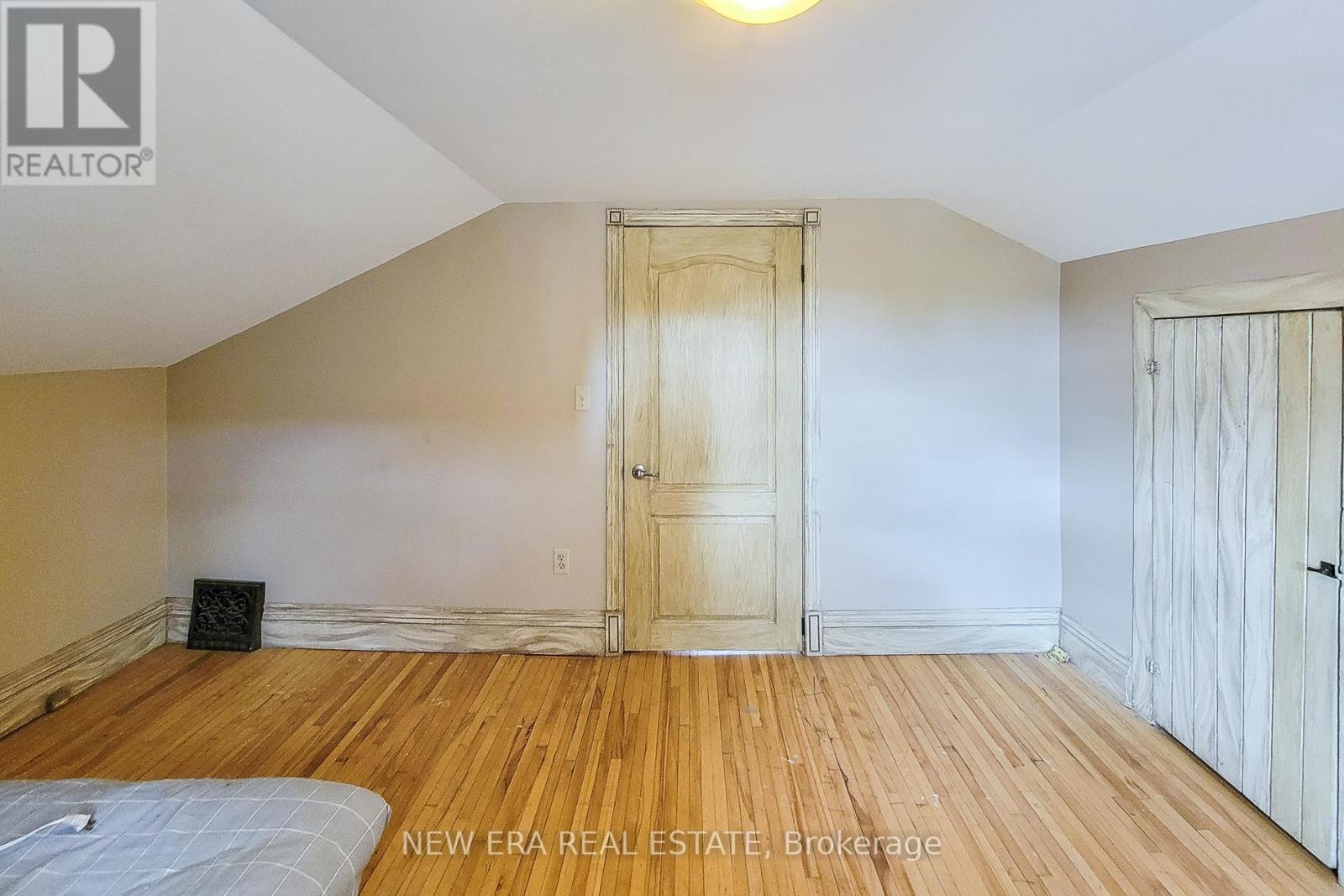 16 Welland Street S, Thorold, Ontario  L2V 2B4 - Photo 33 - X12405062
