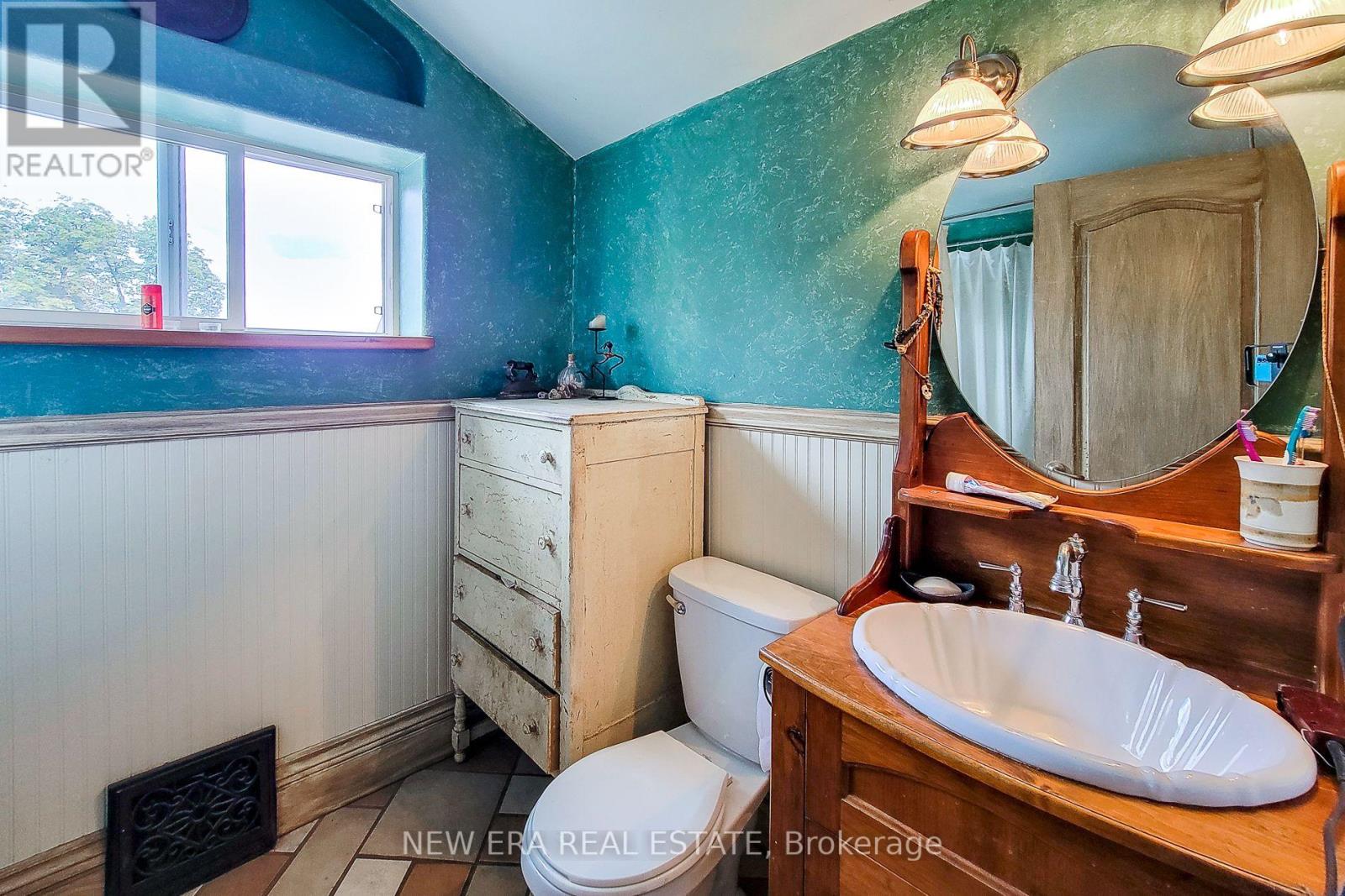 16 Welland Street S, Thorold, Ontario  L2V 2B4 - Photo 34 - X12405062