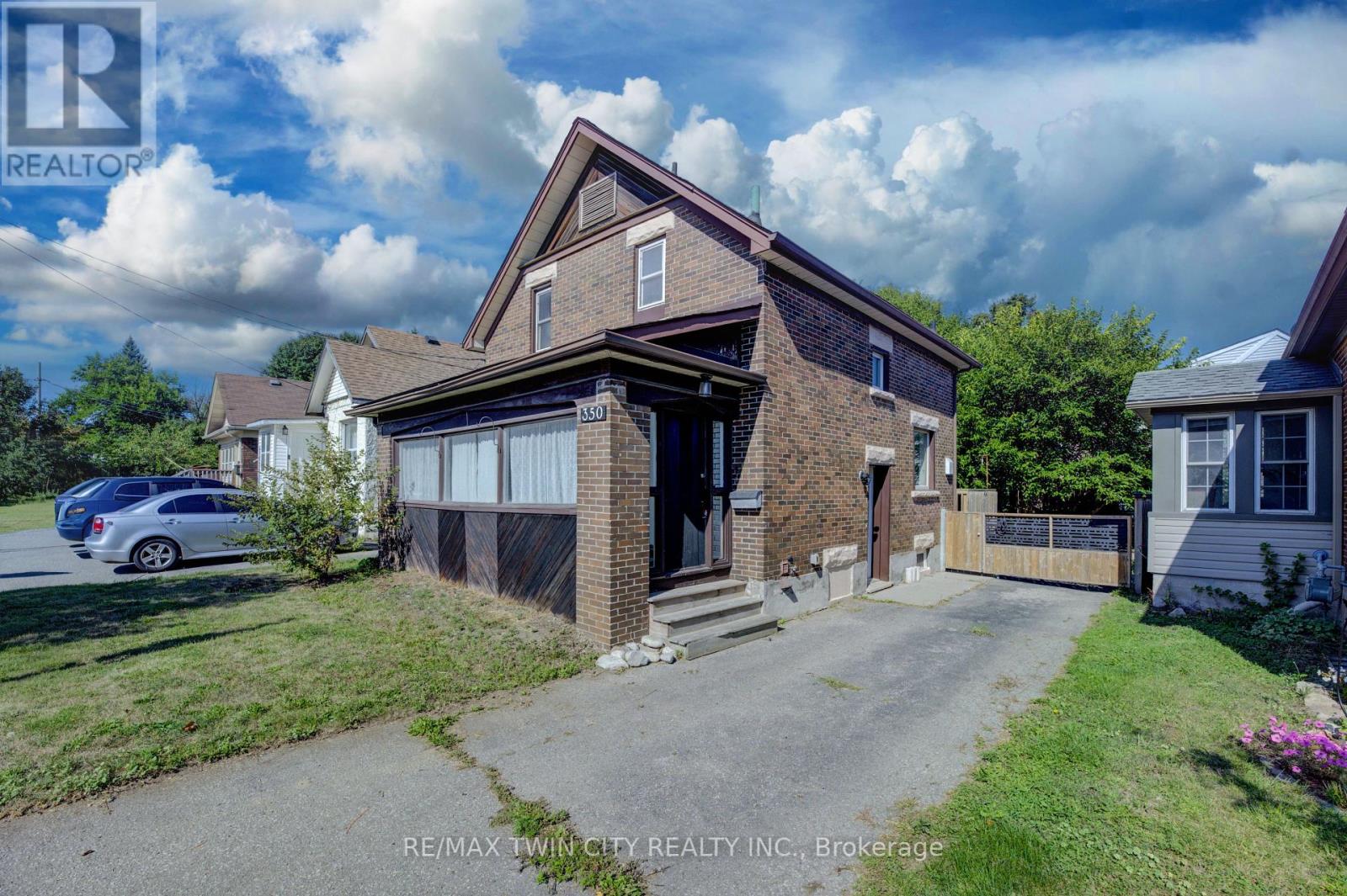 Property at 350 VICTORIA STREET S image 1