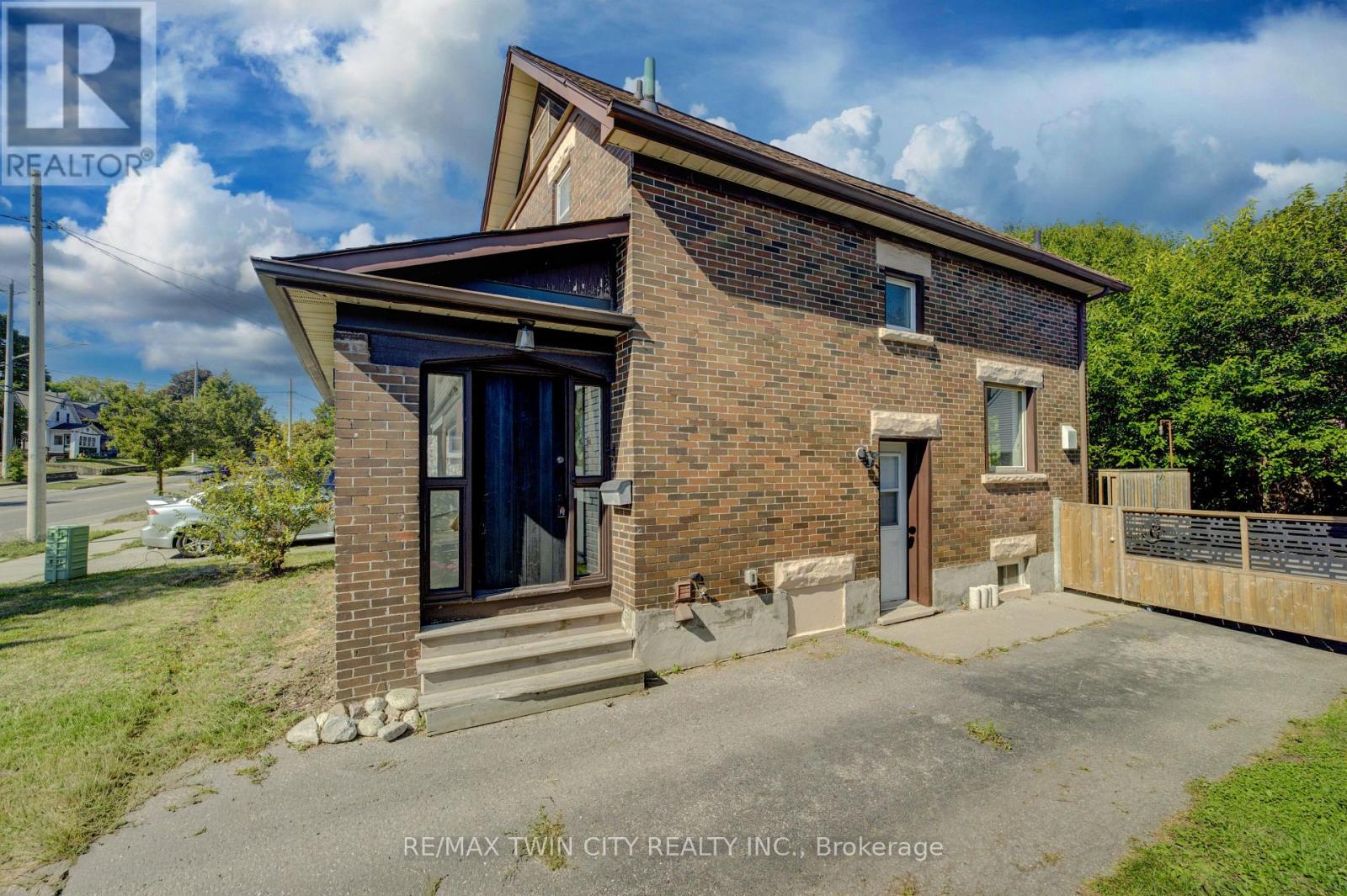 Property at 350 VICTORIA STREET S image 3