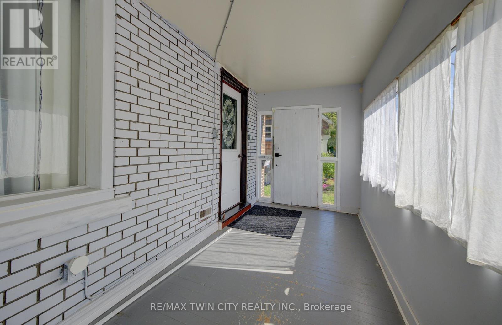 Property at 350 VICTORIA STREET S image 5