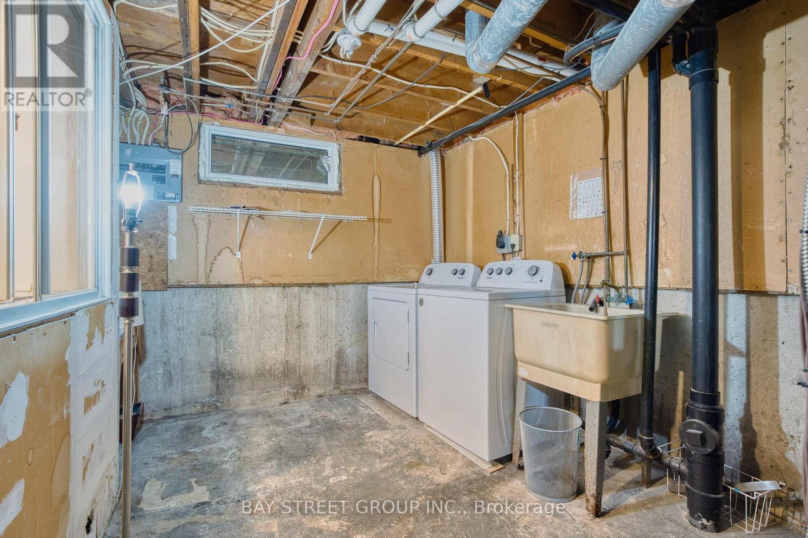 1 Ranchwood Crescent, London North, Ontario  N5G 3A2 - Photo 27 - X12405126
