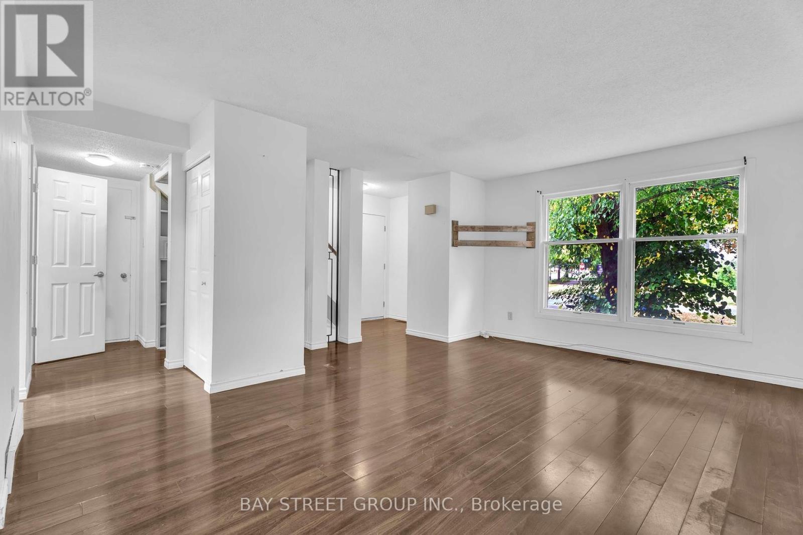 1 Ranchwood Crescent, London North, Ontario  N5G 3A2 - Photo 5 - X12405126