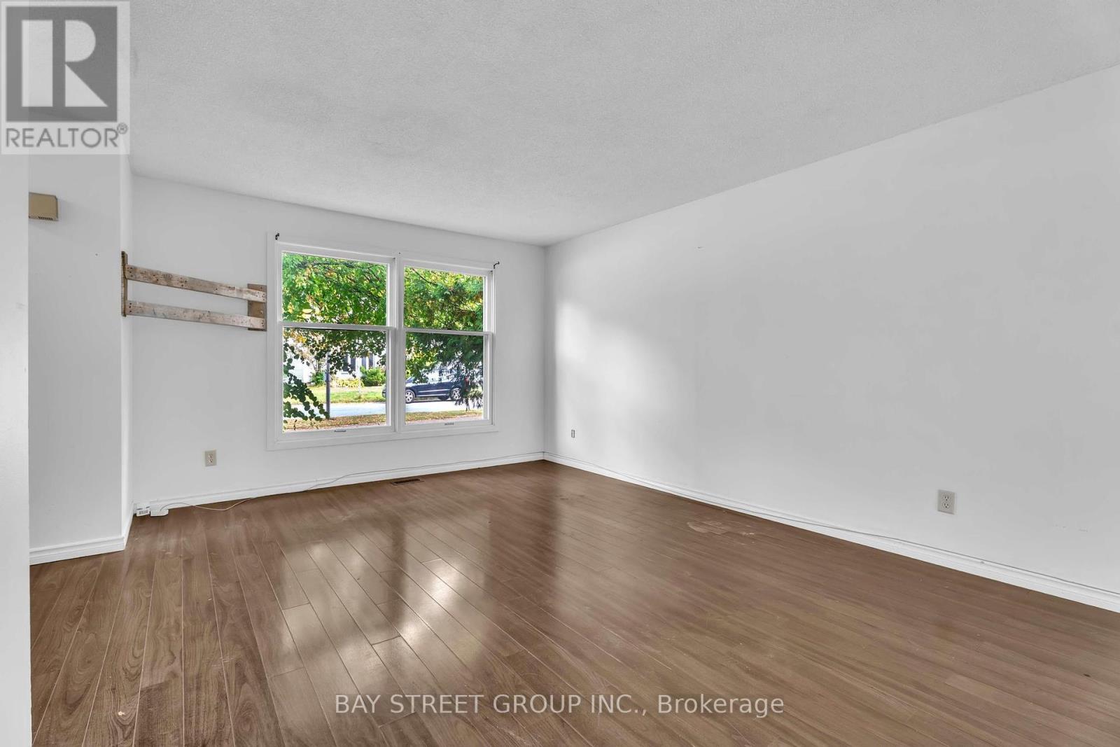 1 Ranchwood Crescent, London North, Ontario  N5G 3A2 - Photo 6 - X12405126