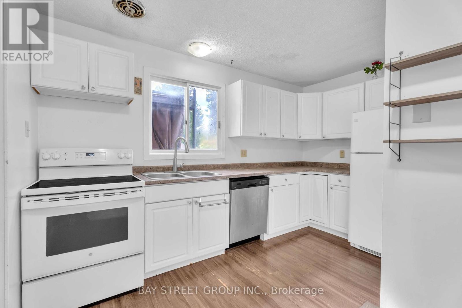 1 Ranchwood Crescent, London North, Ontario  N5G 3A2 - Photo 8 - X12405126