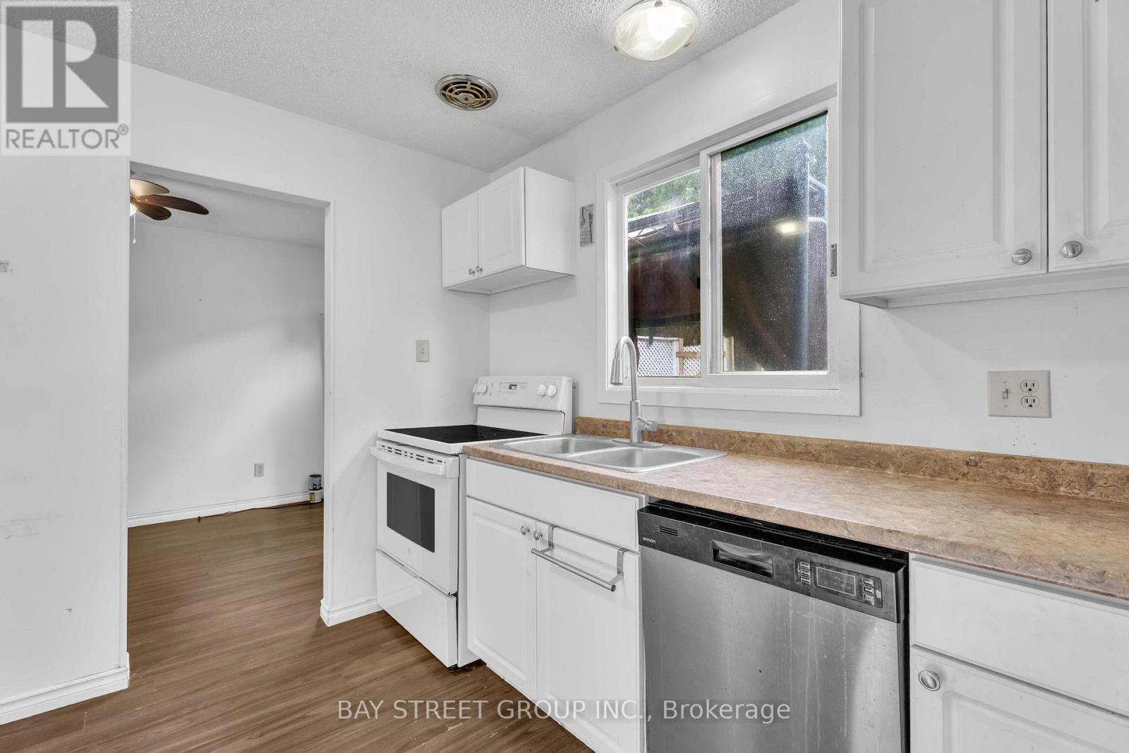 1 Ranchwood Crescent, London North, Ontario  N5G 3A2 - Photo 9 - X12405126