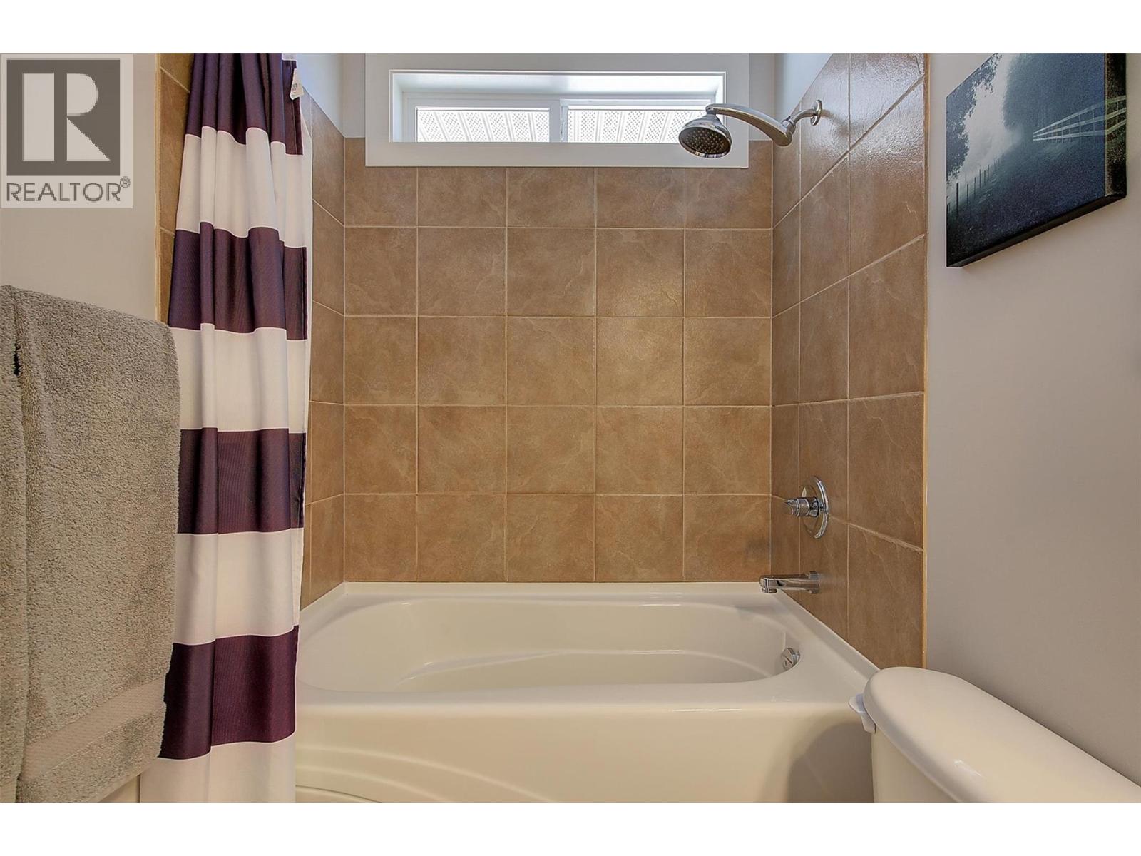 9761 Crofton Road Lake Country Photo 39