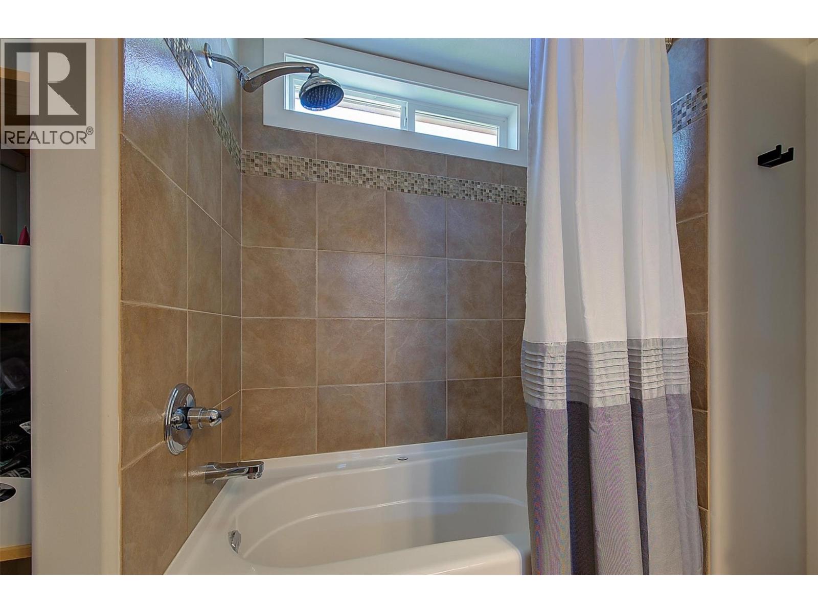 9761 Crofton Road Lake Country Photo 33