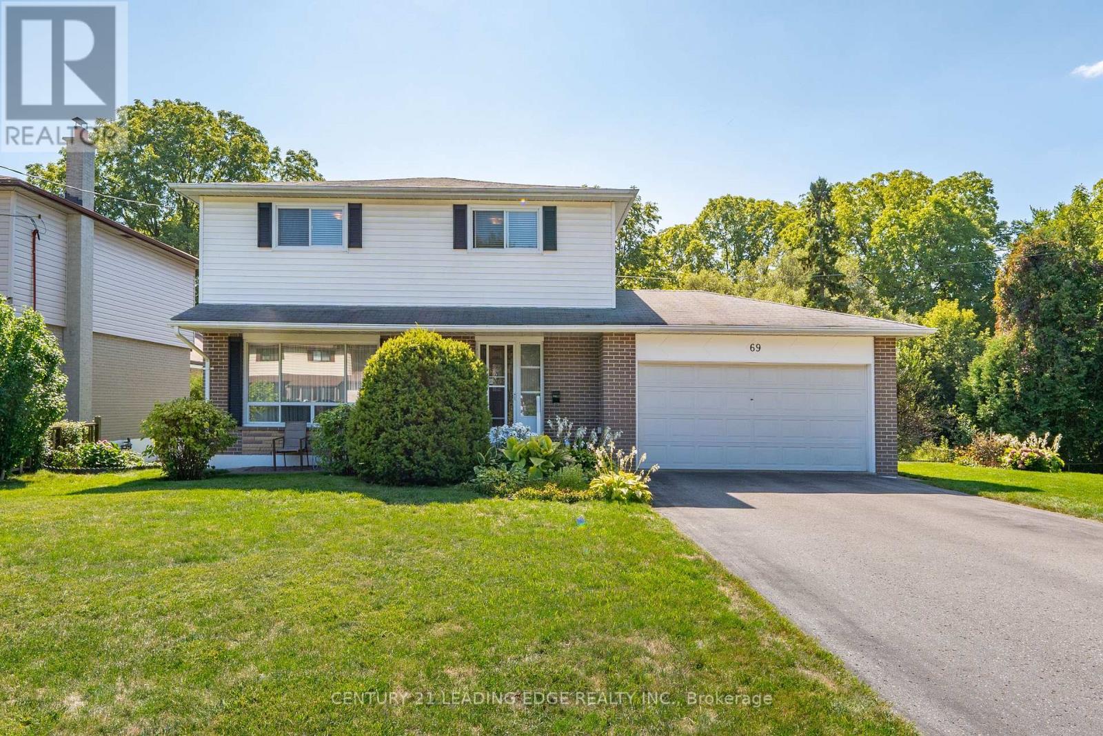 69 EAST WILLOW GATE, Toronto, Ontario