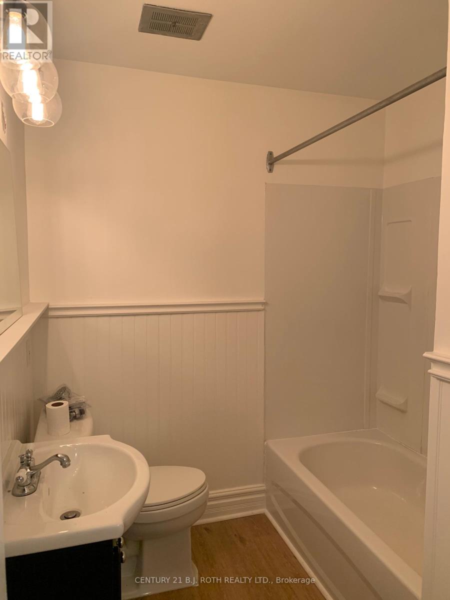 172 Dunlop Street W, Barrie, Ontario  L4N 1B3 - Photo 12 - S12405194