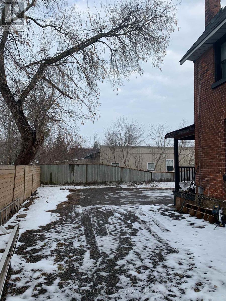 172 Dunlop Street W, Barrie, Ontario  L4N 1B3 - Photo 2 - S12405194