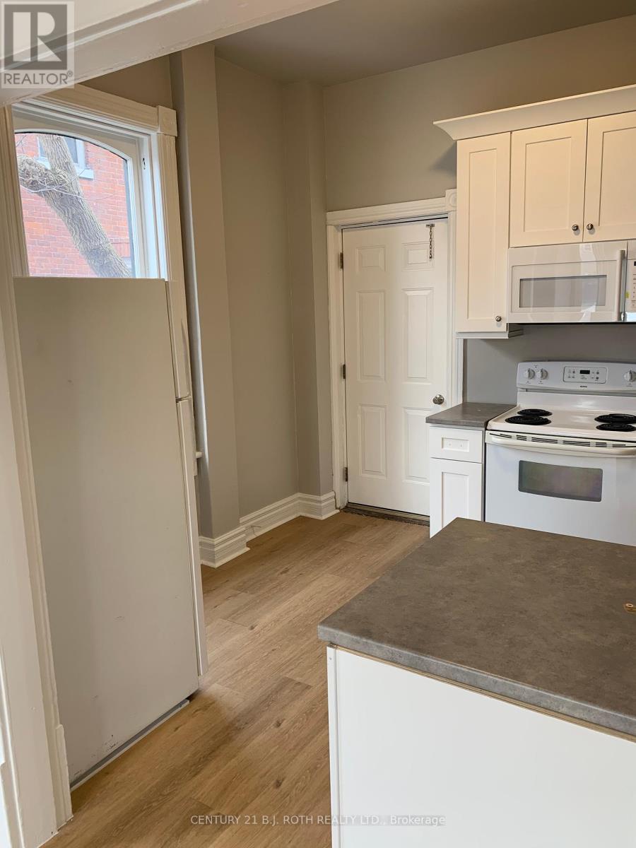 172 Dunlop Street W, Barrie, Ontario  L4N 1B3 - Photo 5 - S12405194