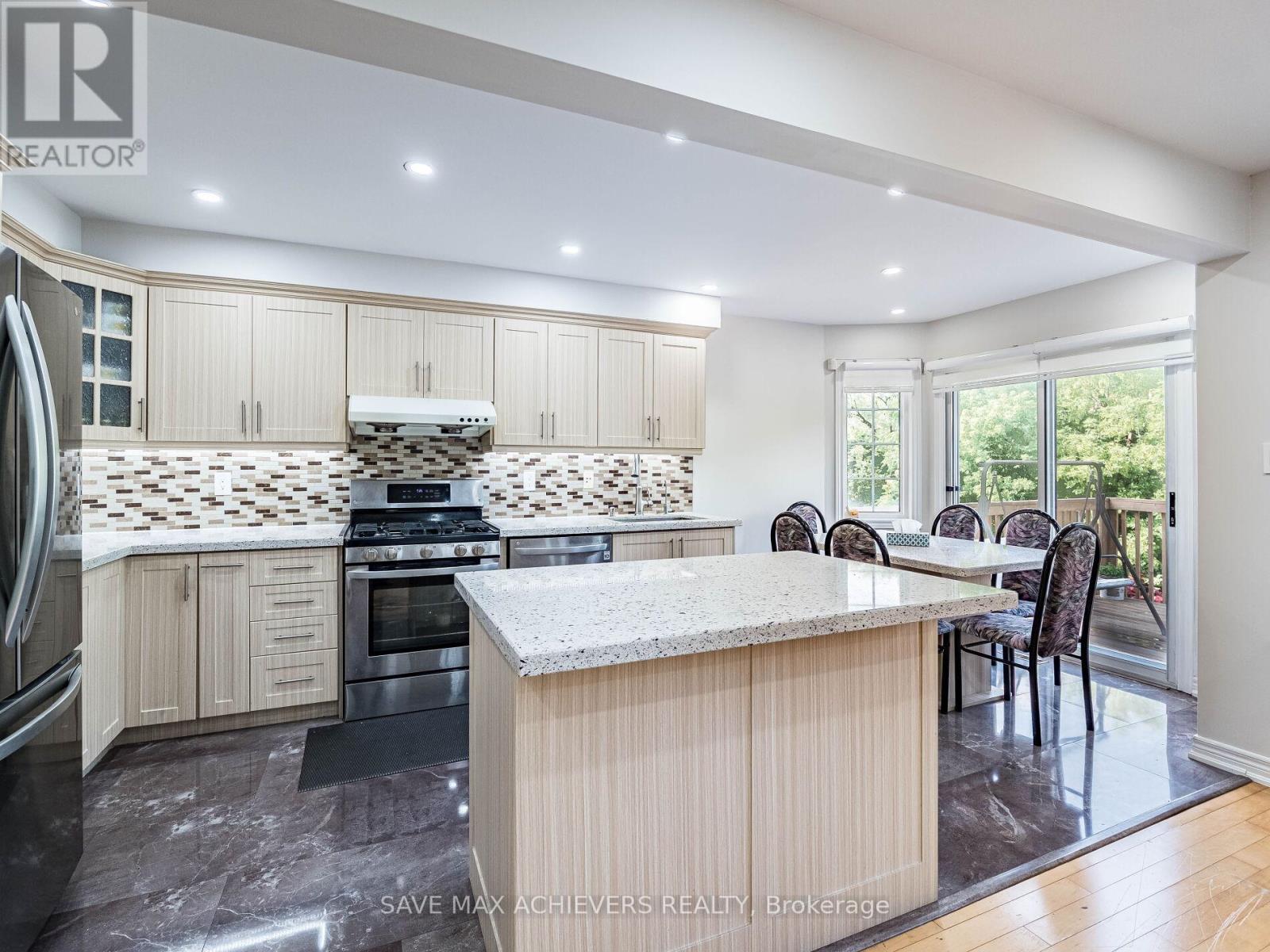 65 Eastview Gate, Brampton, Ontario  L6P 1N5 - Photo 12 - W12405175