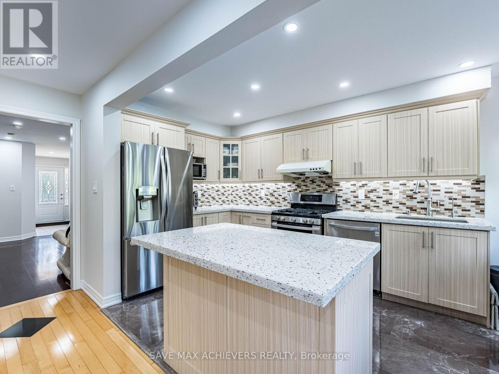 65 Eastview Gate, Brampton, Ontario  L6P 1N5 - Photo 13 - W12405175