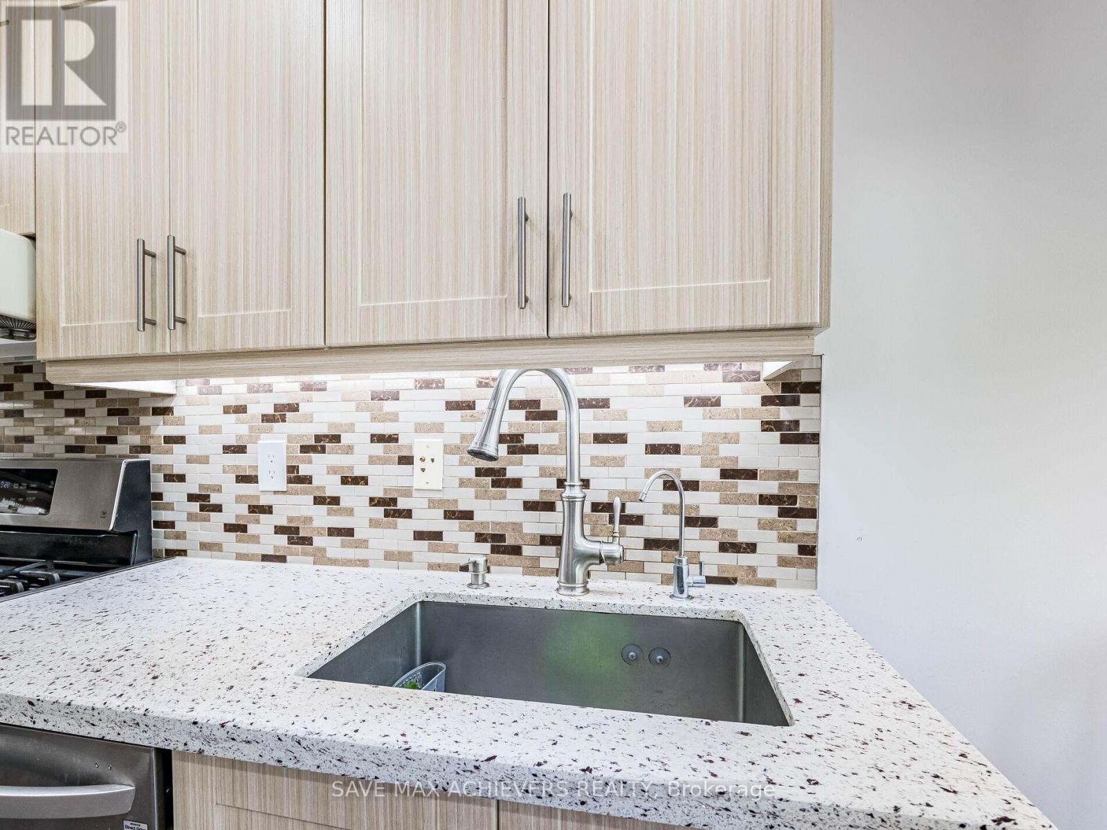 65 Eastview Gate, Brampton, Ontario  L6P 1N5 - Photo 16 - W12405175