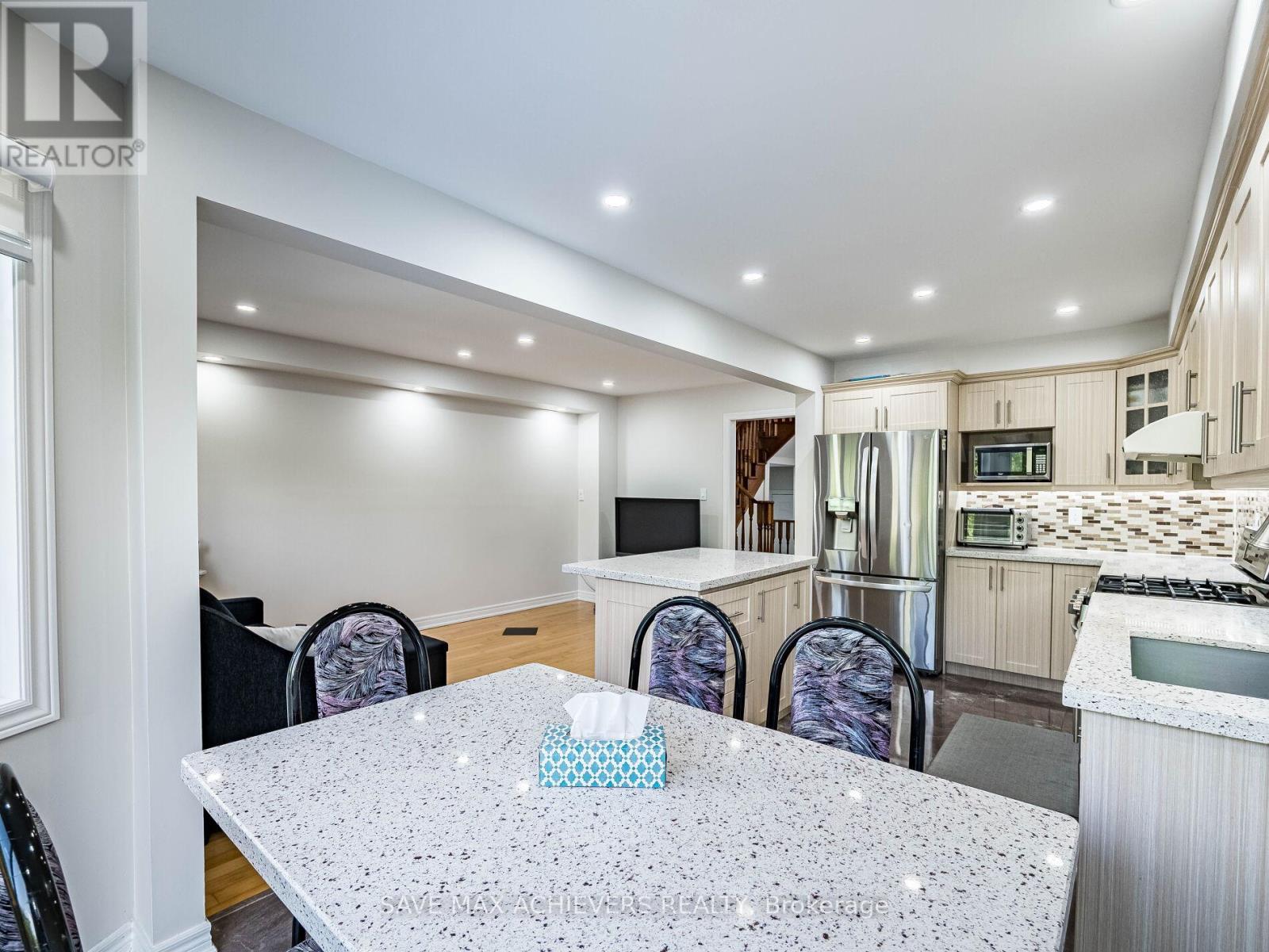65 Eastview Gate, Brampton, Ontario  L6P 1N5 - Photo 18 - W12405175