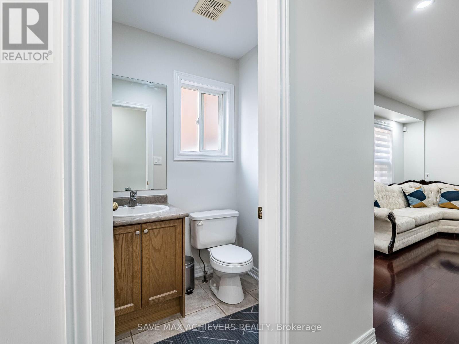 65 Eastview Gate, Brampton, Ontario  L6P 1N5 - Photo 7 - W12405175