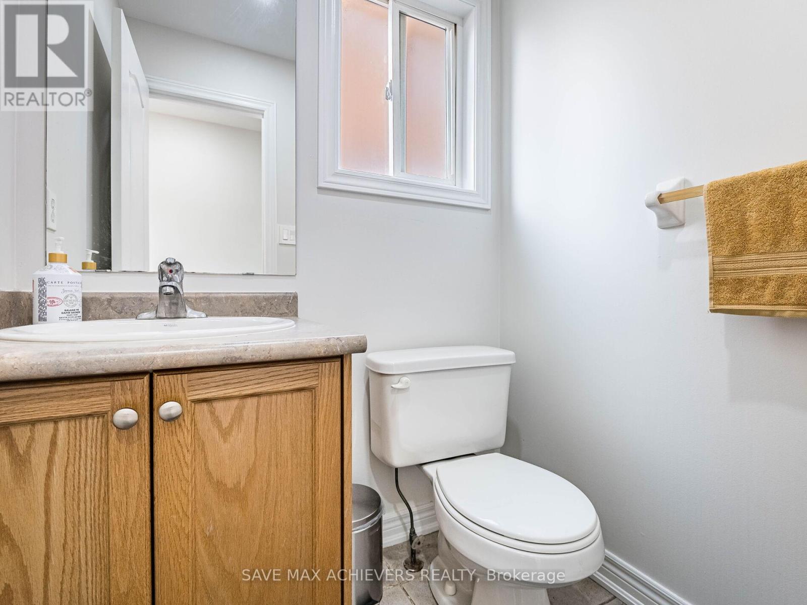 65 Eastview Gate, Brampton, Ontario  L6P 1N5 - Photo 8 - W12405175
