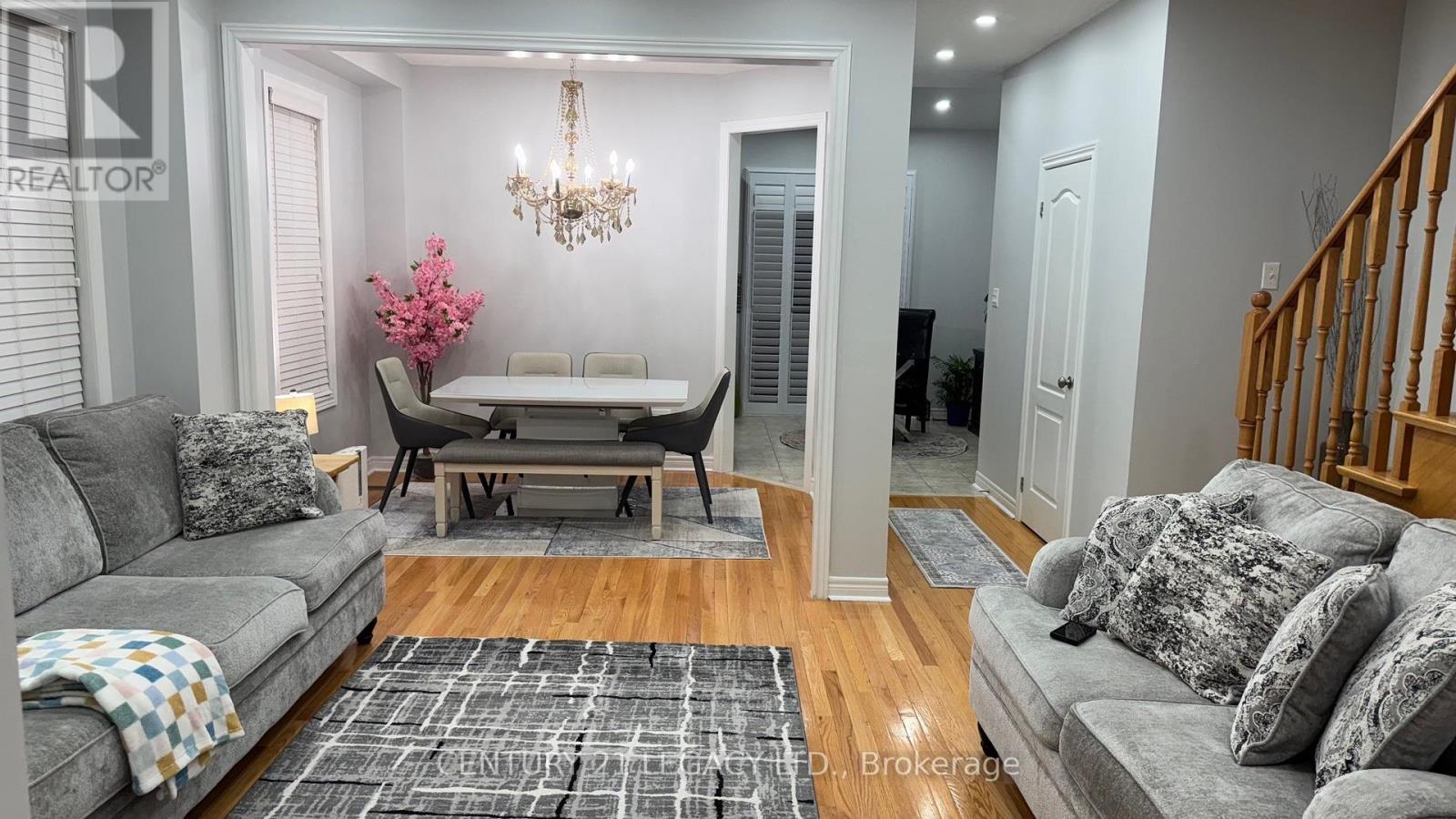 674 Coach Drive Se, Mississauga (Hurontario), Ontario  L5R 0C6 - Photo 10 - W12405183