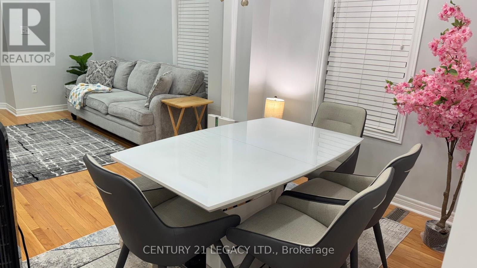 674 Coach Drive Se, Mississauga (Hurontario), Ontario  L5R 0C6 - Photo 11 - W12405183
