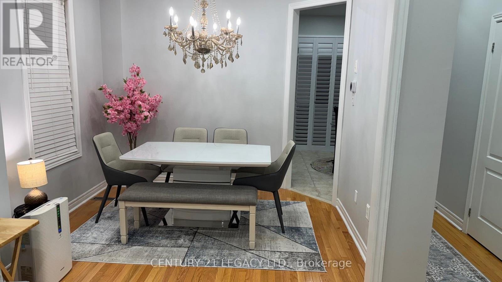 674 Coach Drive Se, Mississauga (Hurontario), Ontario  L5R 0C6 - Photo 12 - W12405183