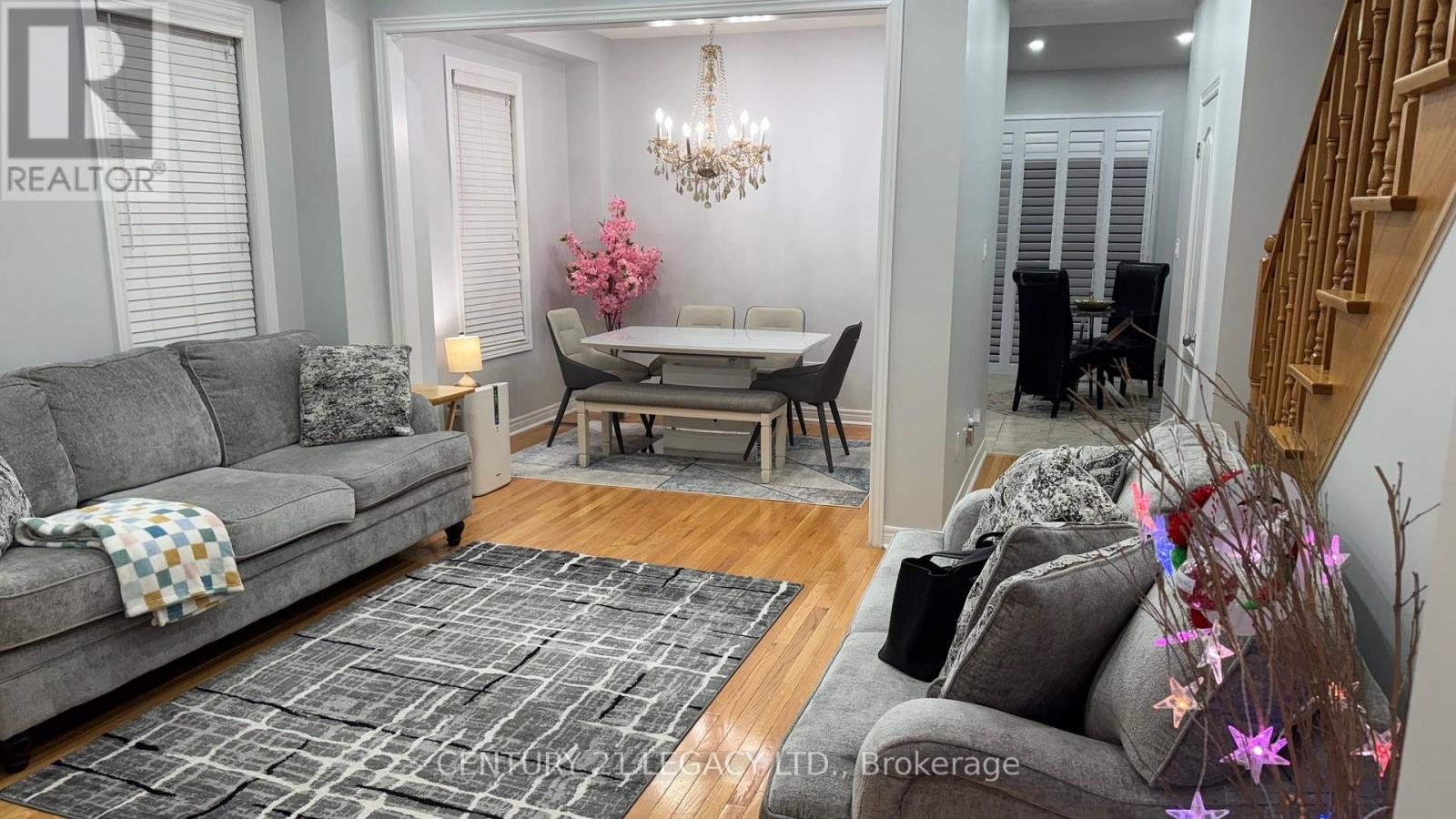 674 Coach Drive Se, Mississauga (Hurontario), Ontario  L5R 0C6 - Photo 14 - W12405183