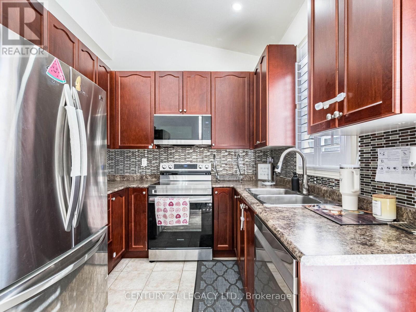674 Coach Drive Se, Mississauga (Hurontario), Ontario  L5R 0C6 - Photo 18 - W12405183