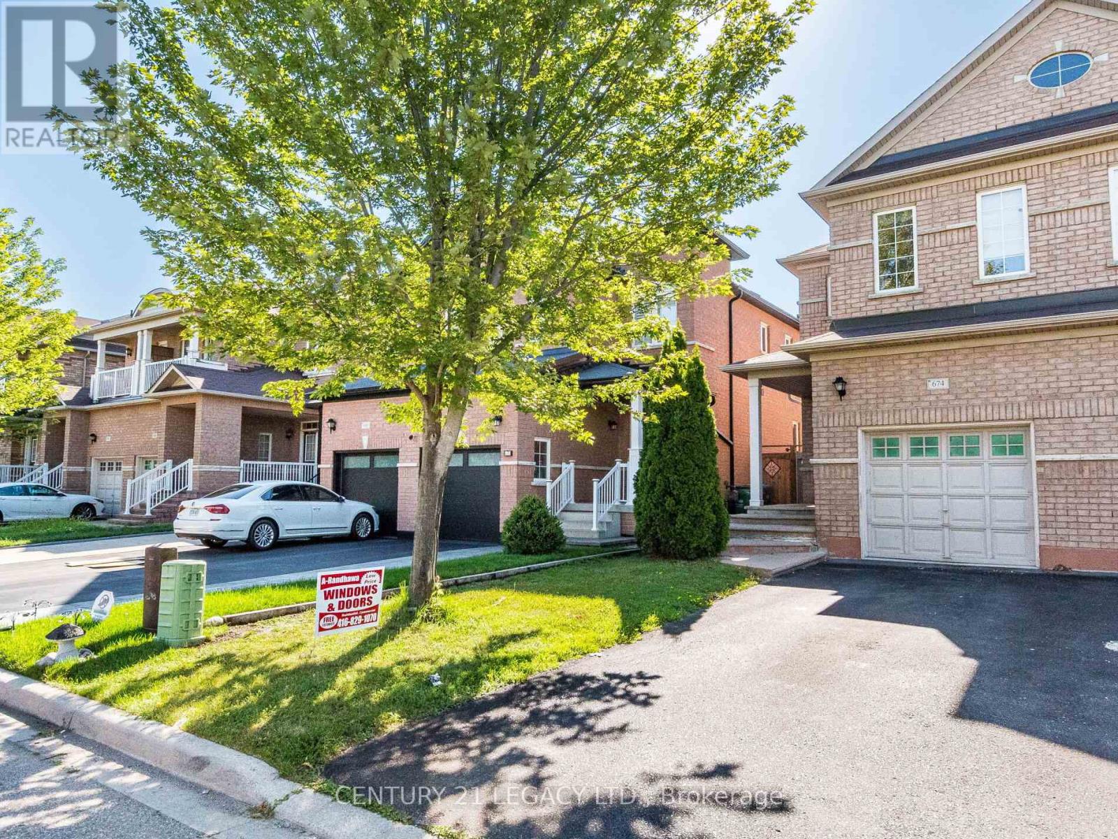 674 Coach Drive Se, Mississauga (Hurontario), Ontario  L5R 0C6 - Photo 2 - W12405183