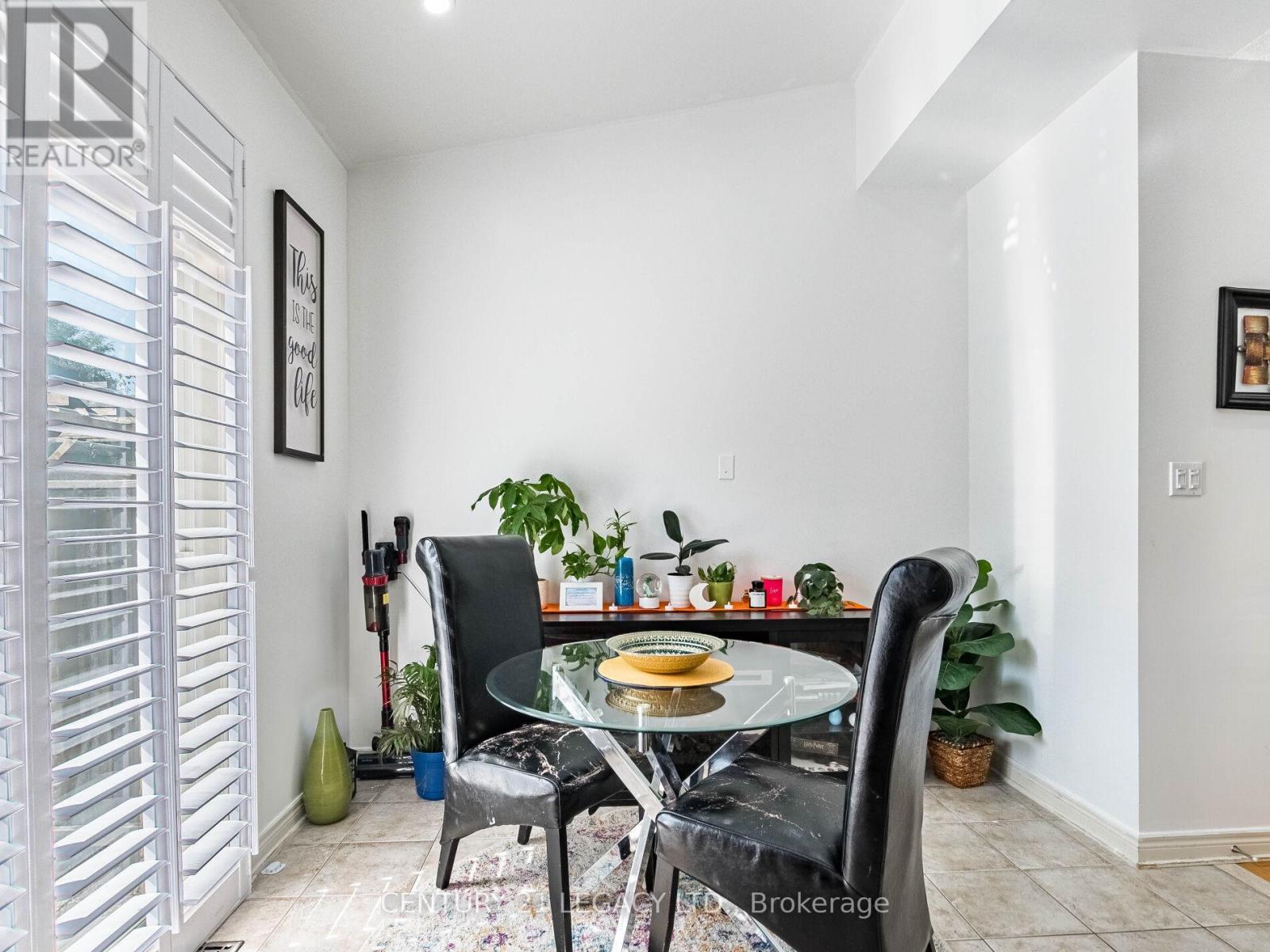 674 Coach Drive Se, Mississauga (Hurontario), Ontario  L5R 0C6 - Photo 20 - W12405183