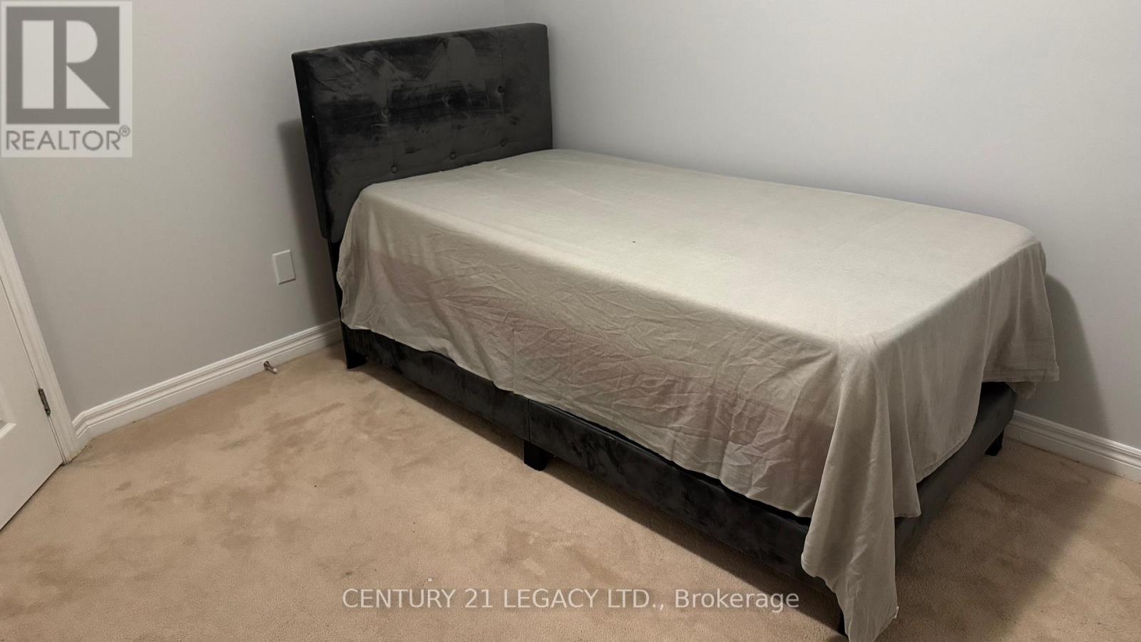 674 Coach Drive Se, Mississauga (Hurontario), Ontario  L5R 0C6 - Photo 32 - W12405183