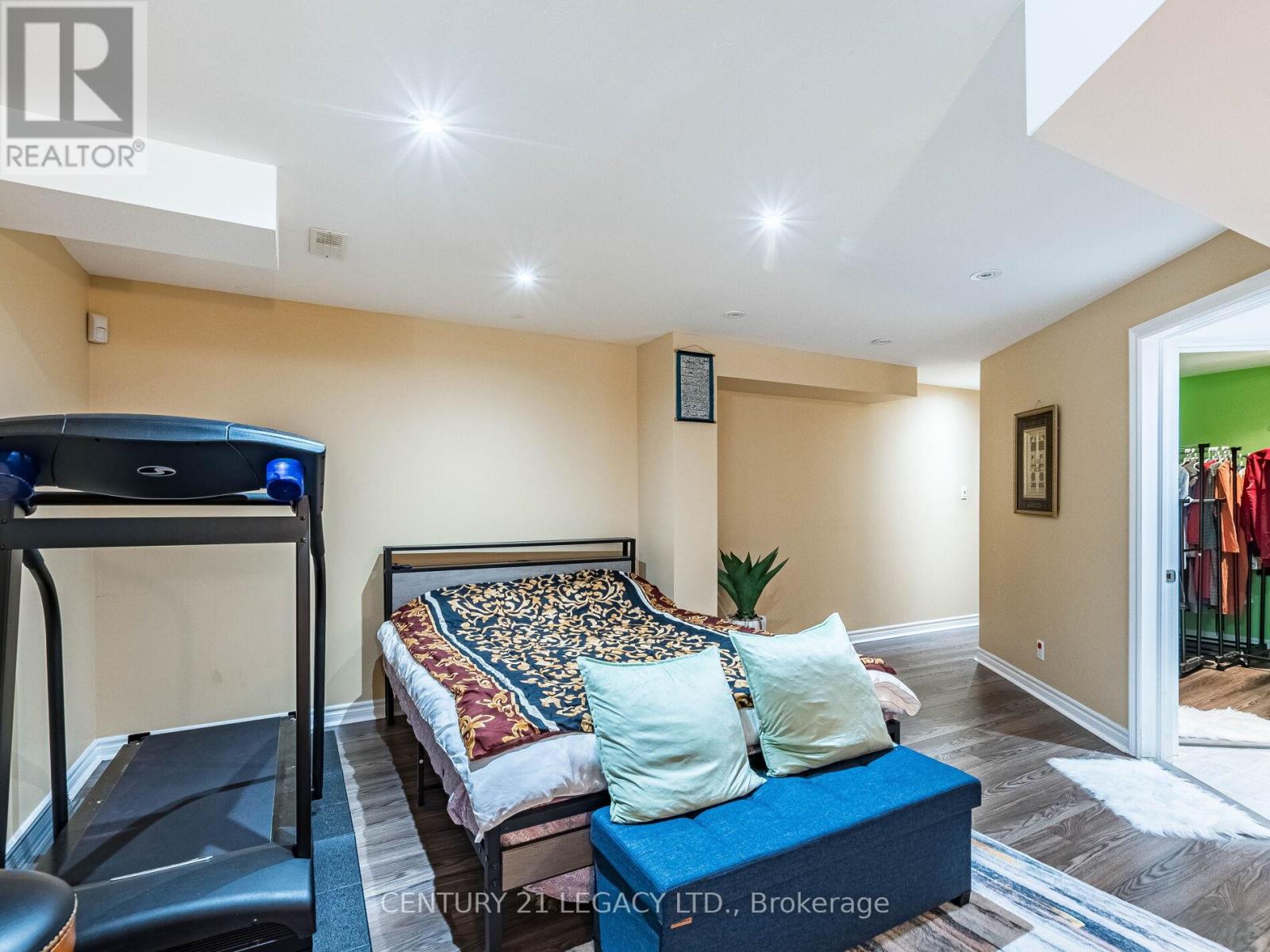 674 Coach Drive Se, Mississauga (Hurontario), Ontario  L5R 0C6 - Photo 39 - W12405183