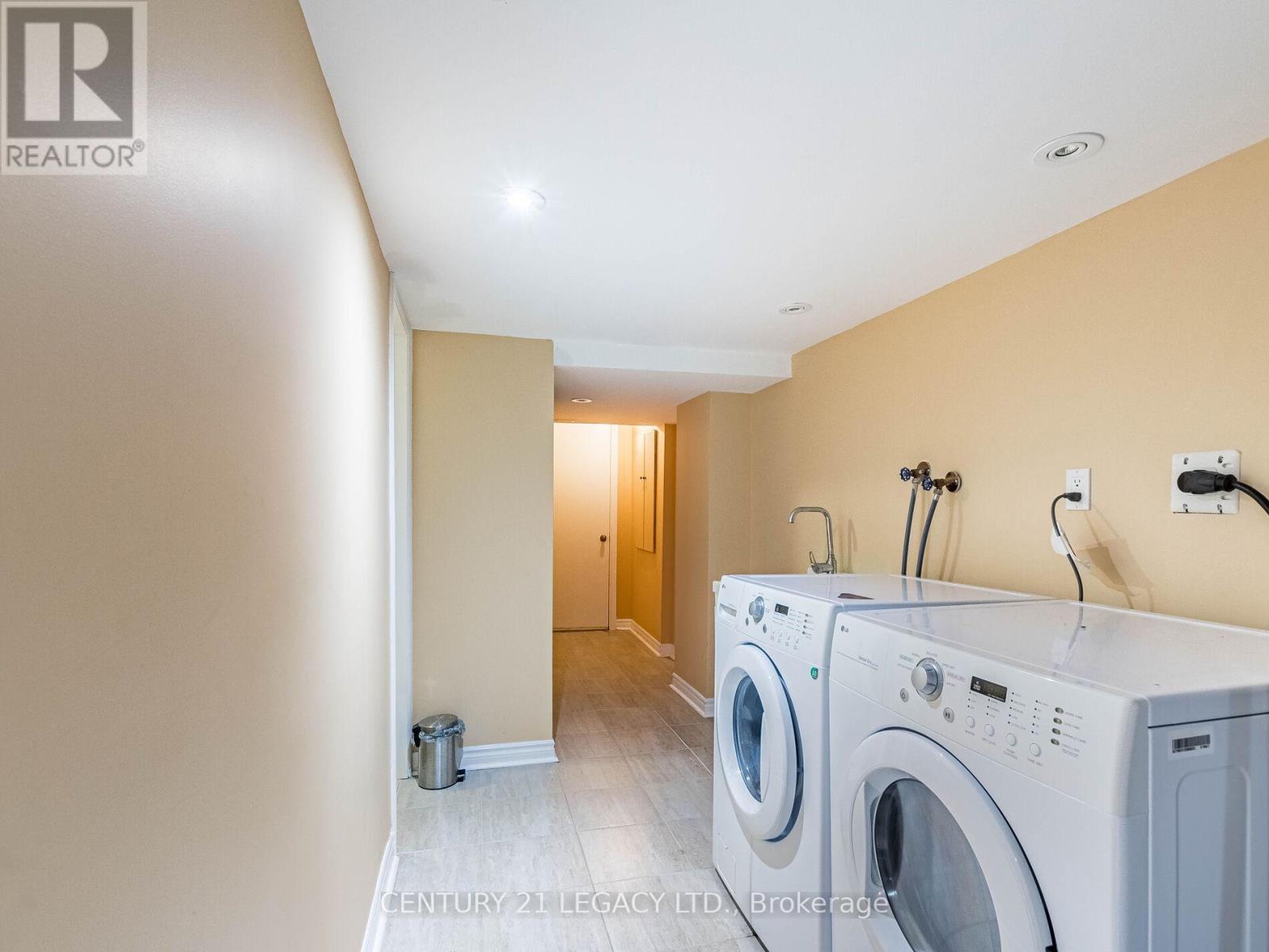 674 Coach Drive Se, Mississauga (Hurontario), Ontario  L5R 0C6 - Photo 41 - W12405183