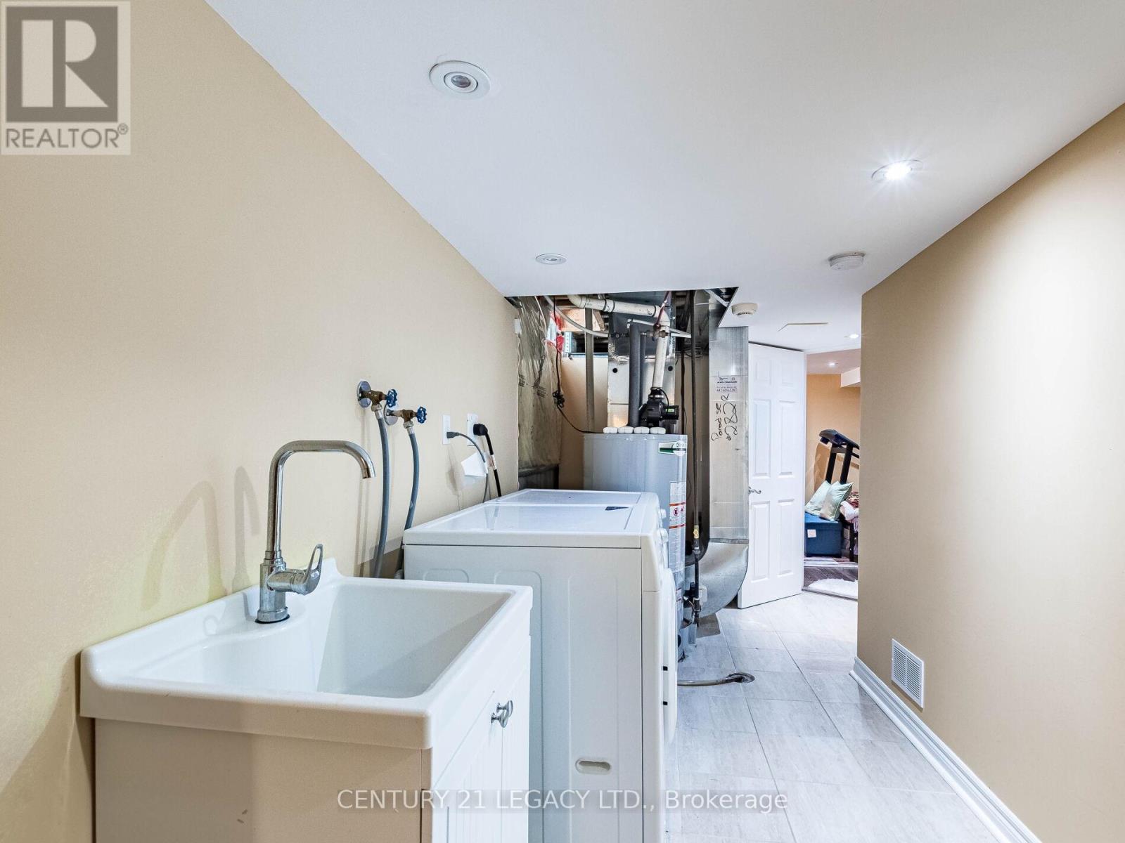 674 Coach Drive Se, Mississauga (Hurontario), Ontario  L5R 0C6 - Photo 42 - W12405183