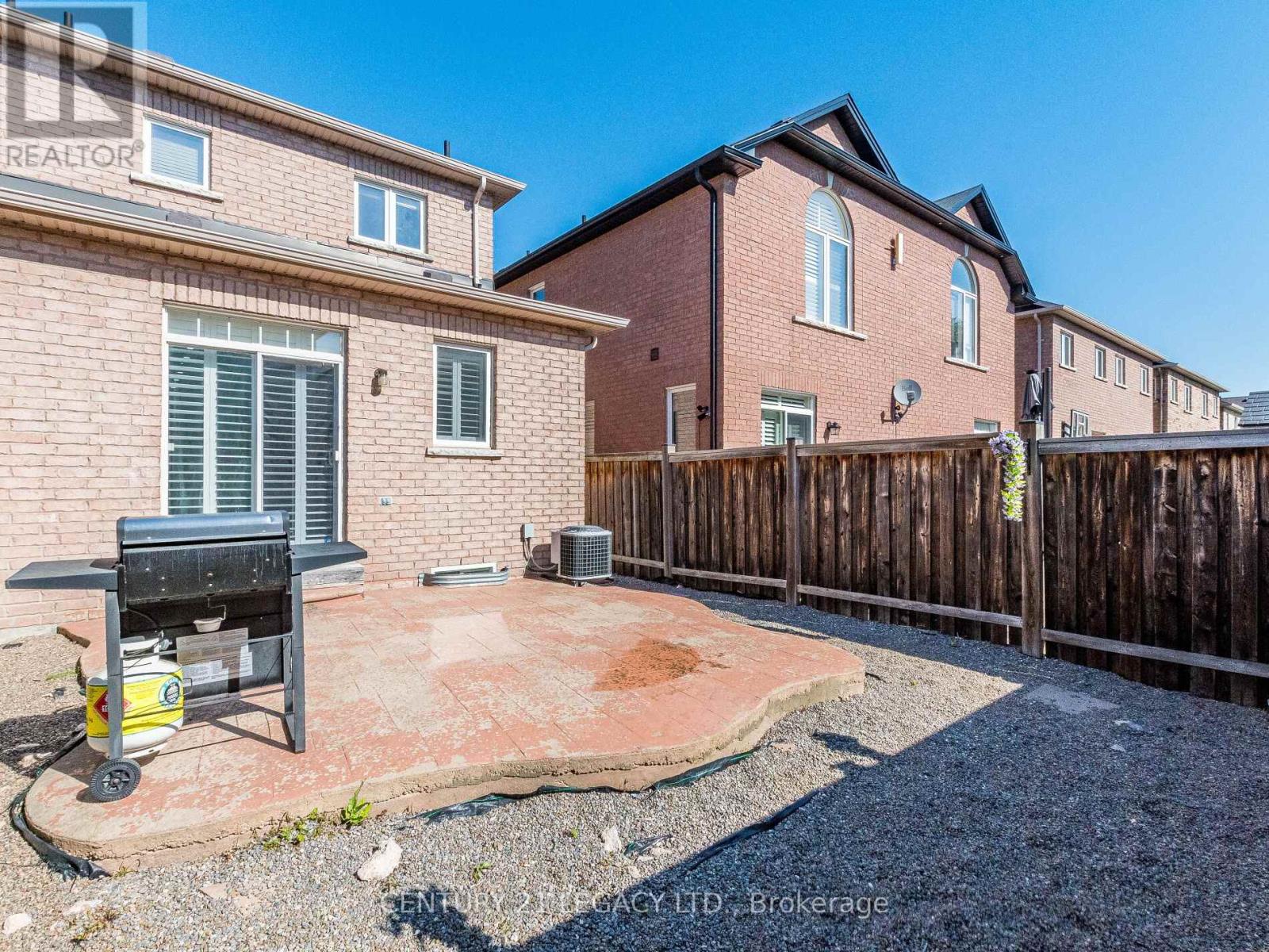674 Coach Drive Se, Mississauga (Hurontario), Ontario  L5R 0C6 - Photo 49 - W12405183