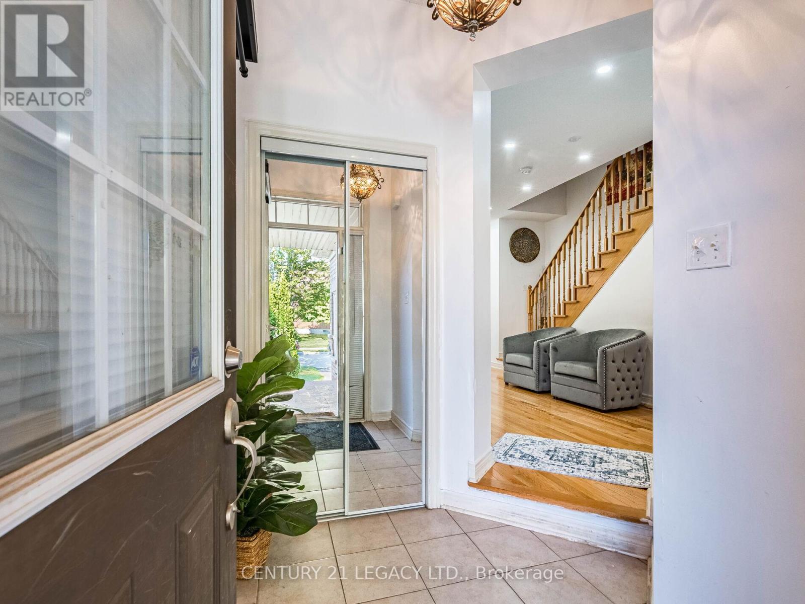 674 Coach Drive Se, Mississauga (Hurontario), Ontario  L5R 0C6 - Photo 6 - W12405183
